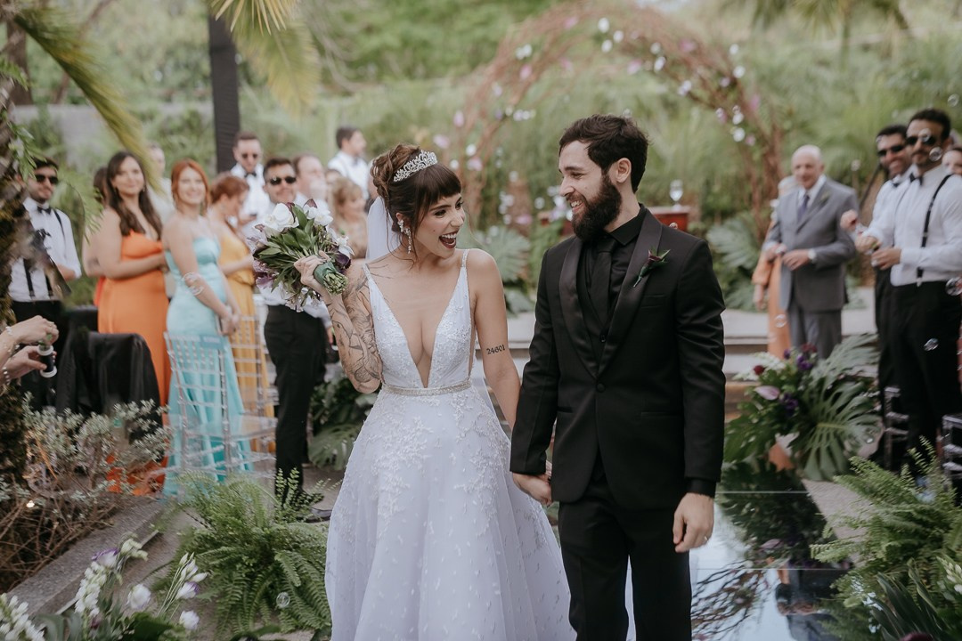 Fotografia de casamento em Belo Horizonte no Liac Pampulha com Cecília e João. Um registro documental sofisticado, natural e cheio de momentos reais vividos intensamente pelo casal.Casamento de Cecília e João no Liac Pampulha, em Belo Horizonte, com fotografias espontâneas e elegantes que valorizam emoções verdadeiras e detalhes únicos do grande dia.