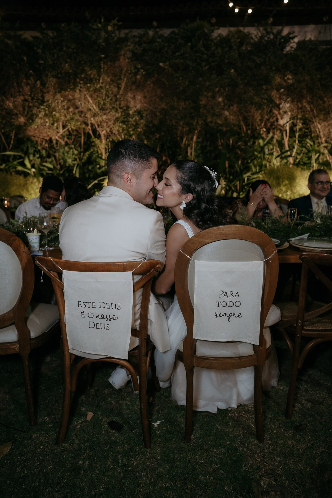 Débora e André tiveram uma recepção sofisticada no Vila Rica Pampulha em Belo Horizonte com registros documentais leves e emocionantes feitos pela Edu e Josi Fotografia.