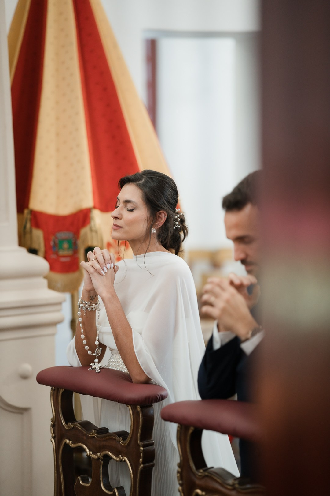 Casamento documental na Capela do Santuário de Nossa Senhora da Piedade com Julianne e Helder e fotografia natural da Edu e Josi Fotografia.