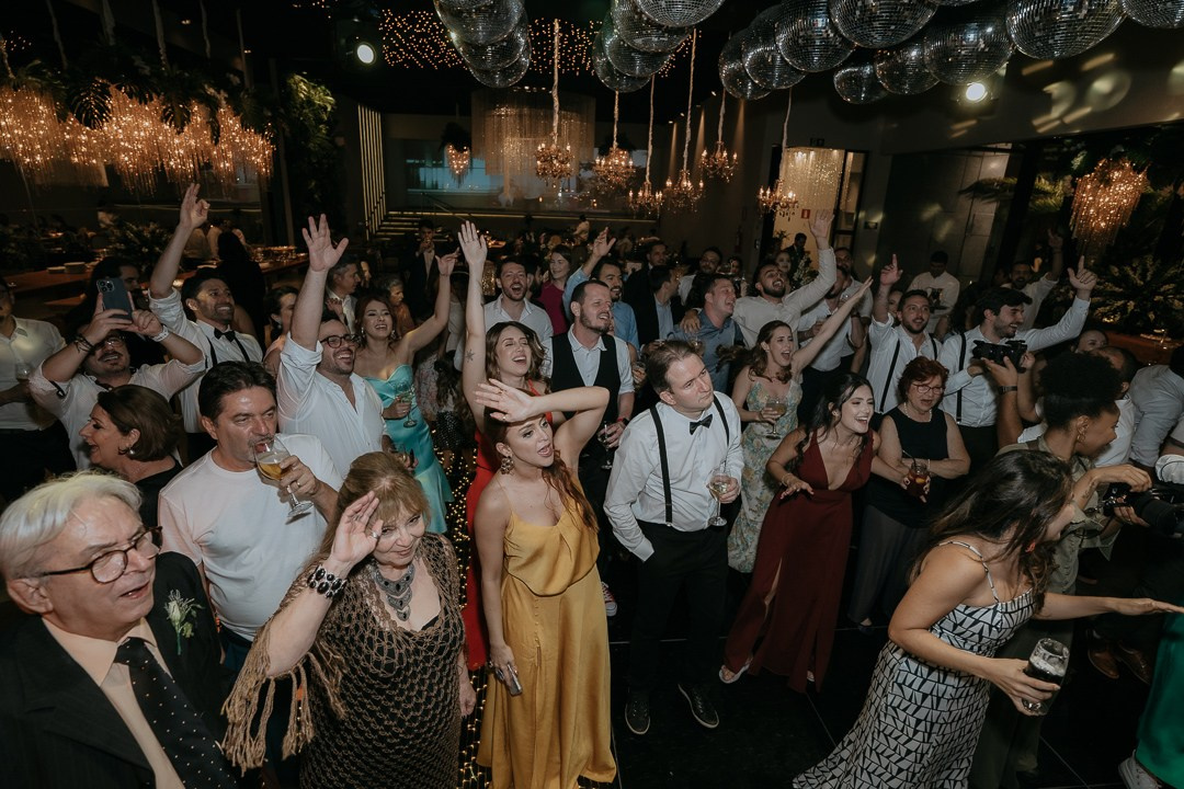Casamento em Belo Horizonte no Liac Pampulha com Cecília e João. Fotografias naturais e sofisticadas captando a essência verdadeira do casal.