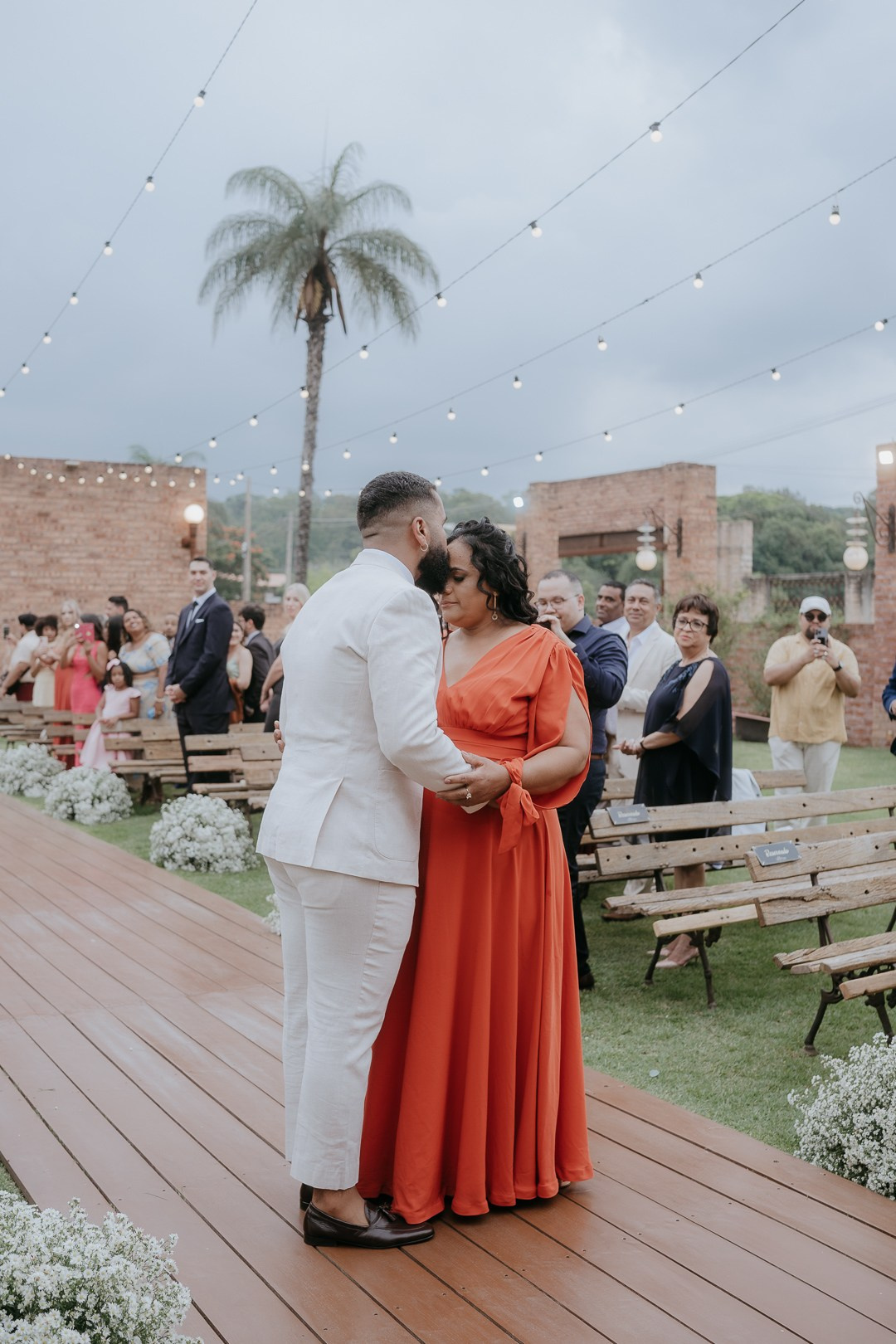Inga e Jack viveram um casamento emocionante no Olaria Eventos em Betim MG com registros documentais da Edu e Josi Fotografia em Minas Gerais.