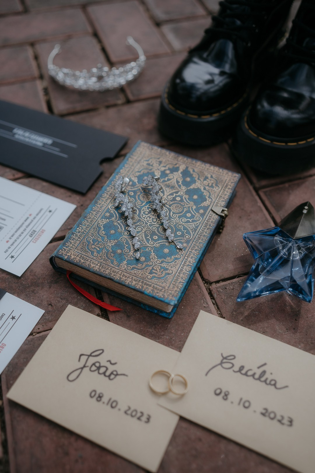 Casamento no Liac Pampulha em Belo Horizonte com Cecília e João. Fotografias documentais com direção leve, momentos espontâneos e registros sofisticados feitos por Edu e Josi Fotografia.