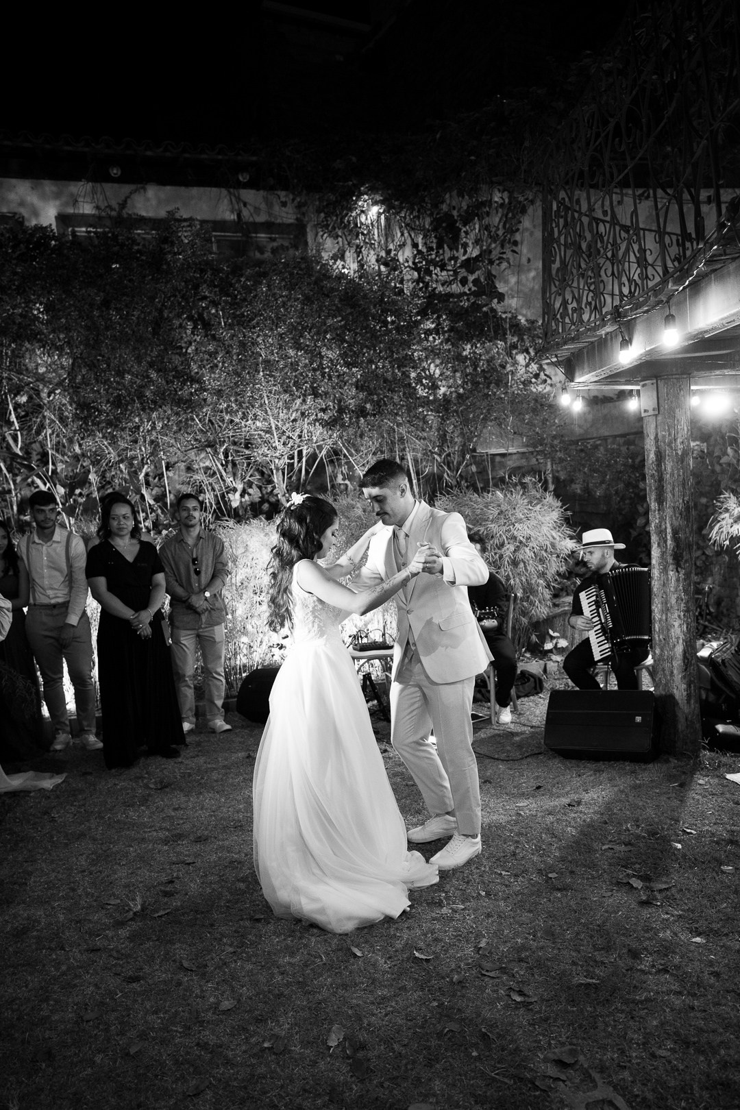 Débora e André celebraram um casamento inesquecível em Belo Horizonte no Vila Rica Pampulha com registros leves e naturais.