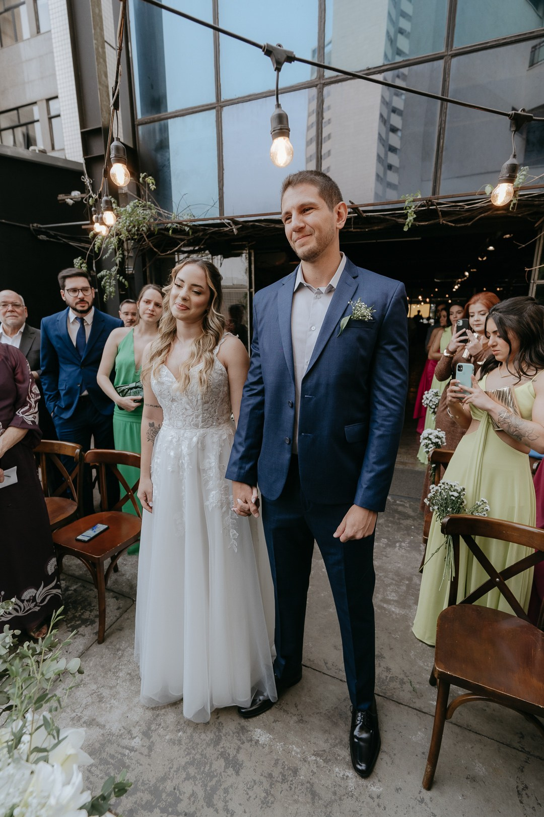 Julia e Leo viveram uma celebração emocionante no Mocca Coffee & Meals, em Nova Lima MG. A Edu e Josi Fotografia eternizou cada detalhe através da fotografia documental.