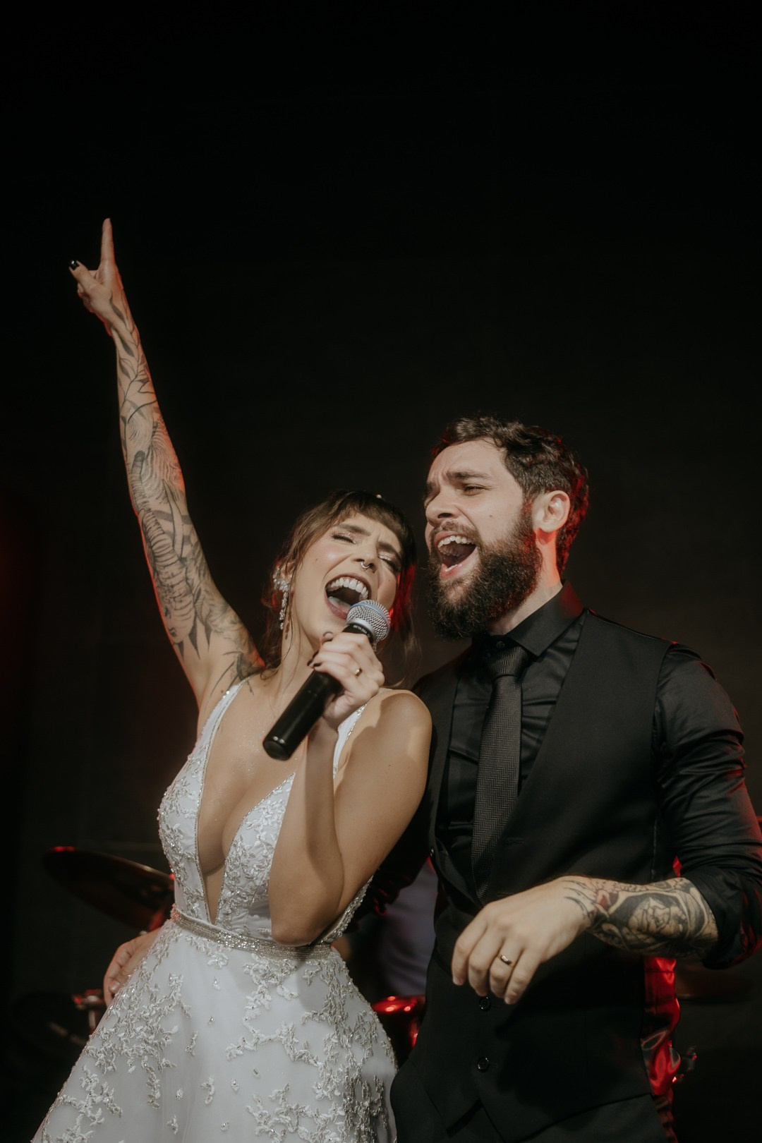 Liac Pampulha foi palco do casamento de Cecília e João em Belo Horizonte, com fotografias documentais e naturais registrando momentos reais e emocionantes.