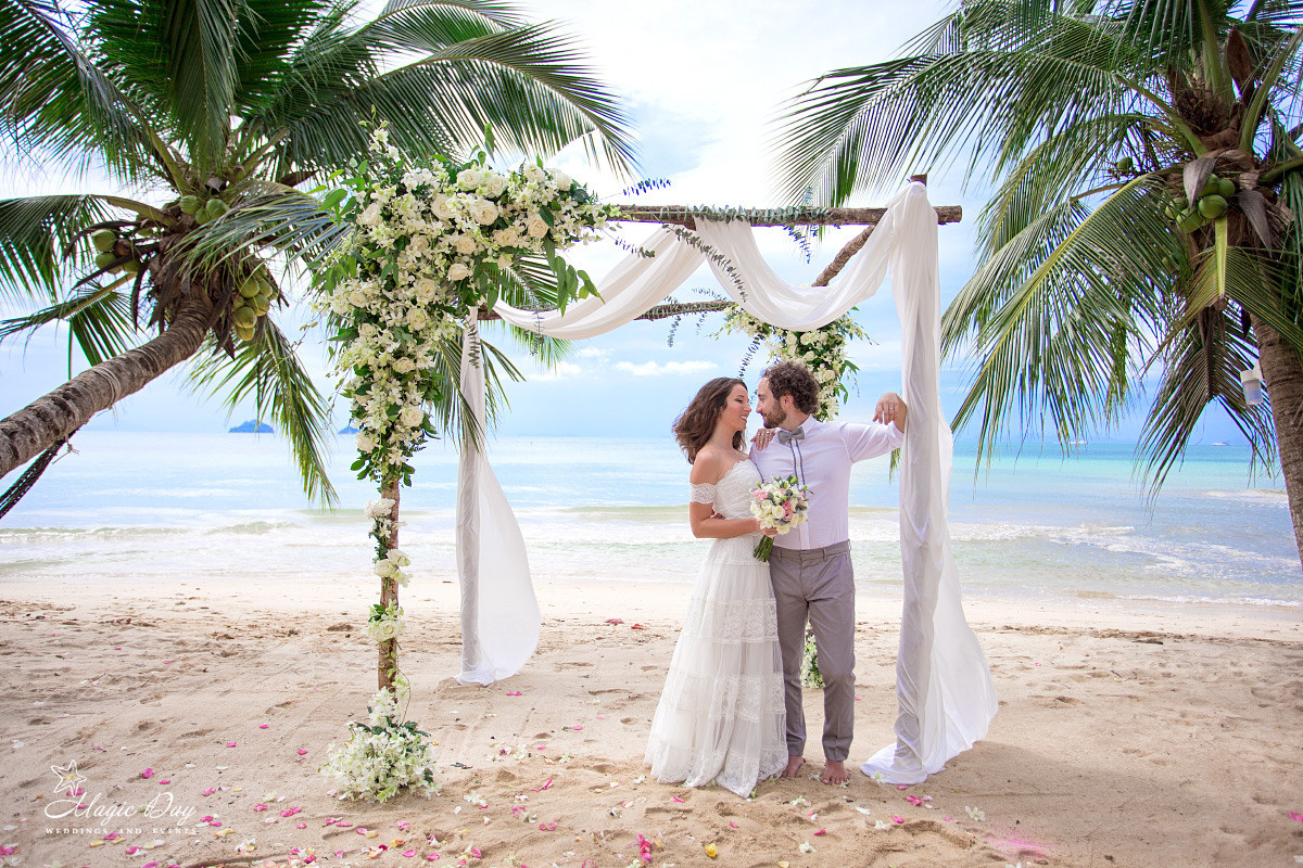 Wedding on the beach. Mariage à Koh Samui, en Thaïlande. Whatsapp: +66 94 3 650 301