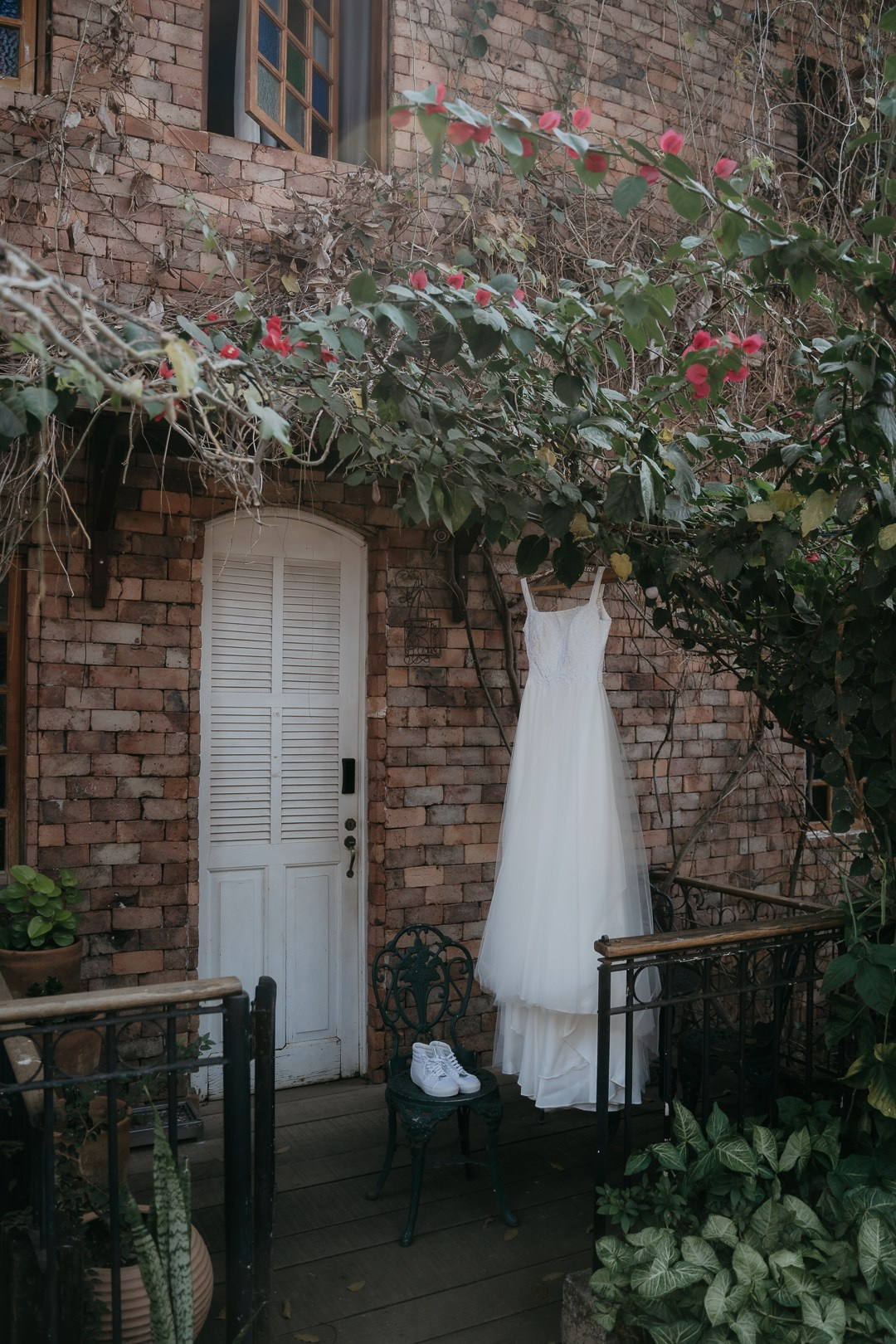 Casamento documental de Débora e André no Vila Rica Pampulha MG ao final da tarde registrado pela Edu e Josi Fotografia. Fotografias naturais, emocionantes e espontâneas em uma cerimônia elegante em Belo Horizonte.