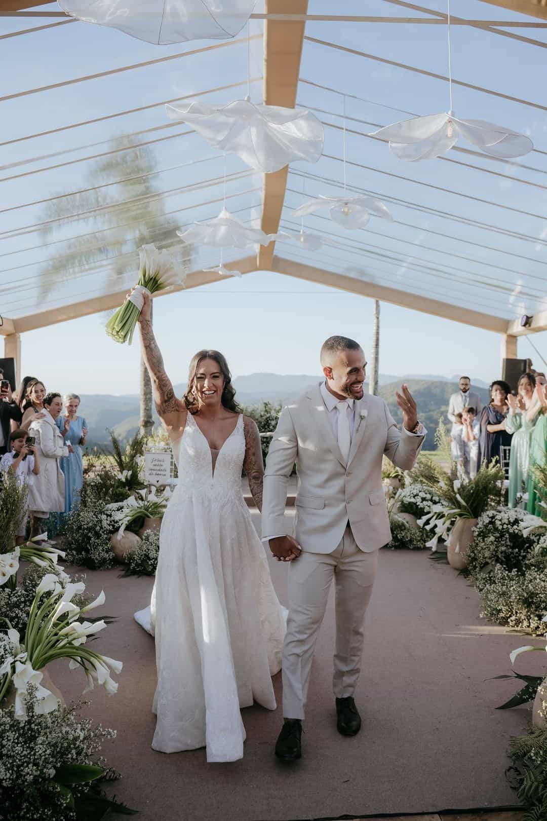 Na Edu e Josi Fotografia, acreditamos que fotos de casamento devem ser lembranças vivas. Por isso, adotamos uma abordagem documental que valoriza o espontâneo, o natural e o que realmente importa no dia do casamento.