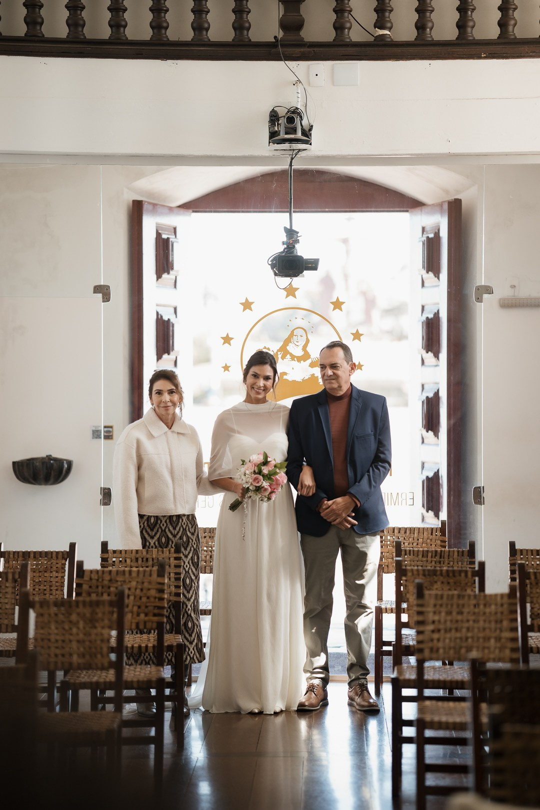 Edu e Josi Fotografia registraram cada emoção do casamento de Julianne e Helder na Capela da Serra da Piedade em Minas Gerais.