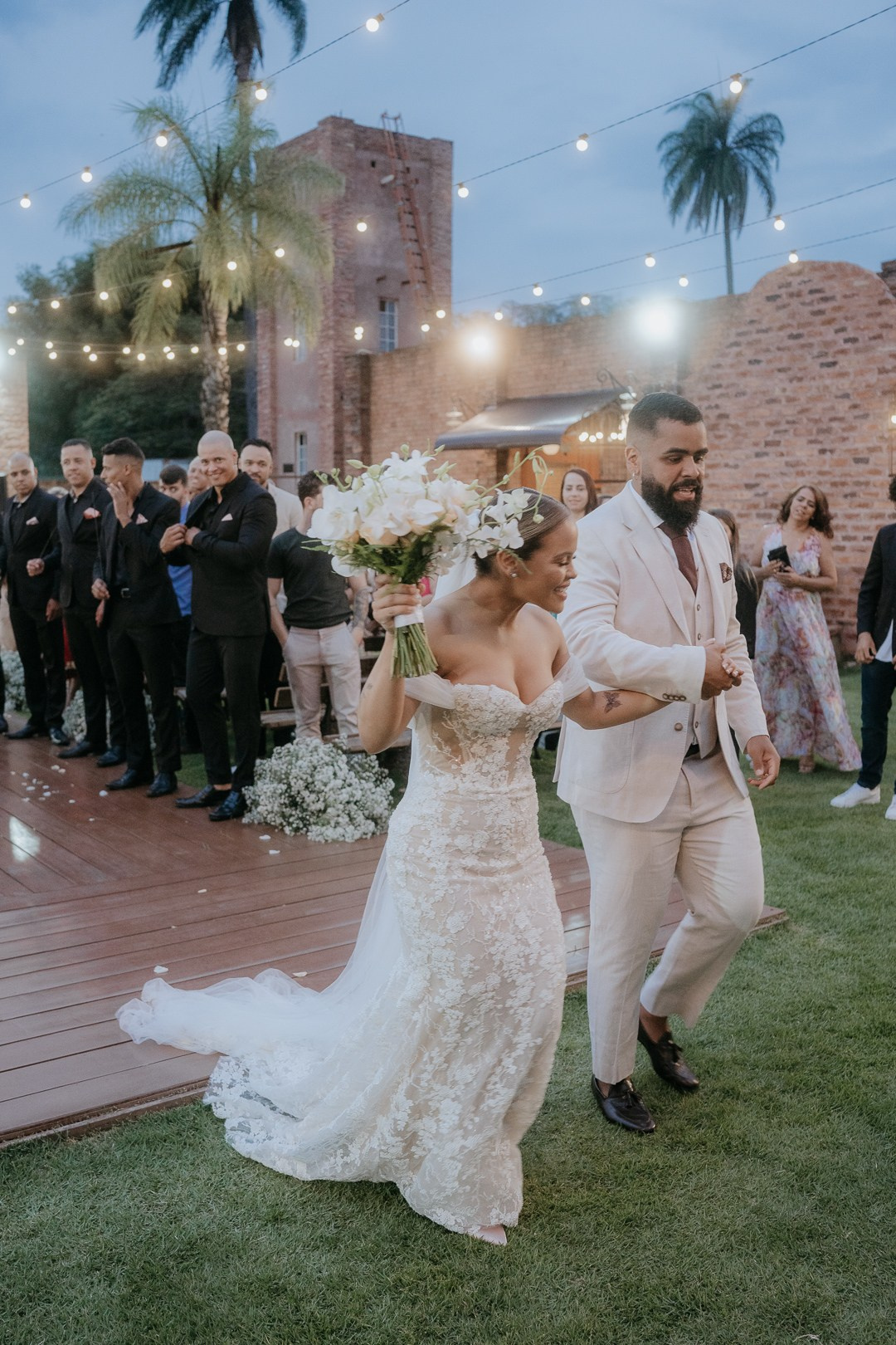 Casamento documental no Olaria Eventos em Betim MG com Inga e Jack e cobertura natural da Edu e Josi Fotografia em Minas Gerais.