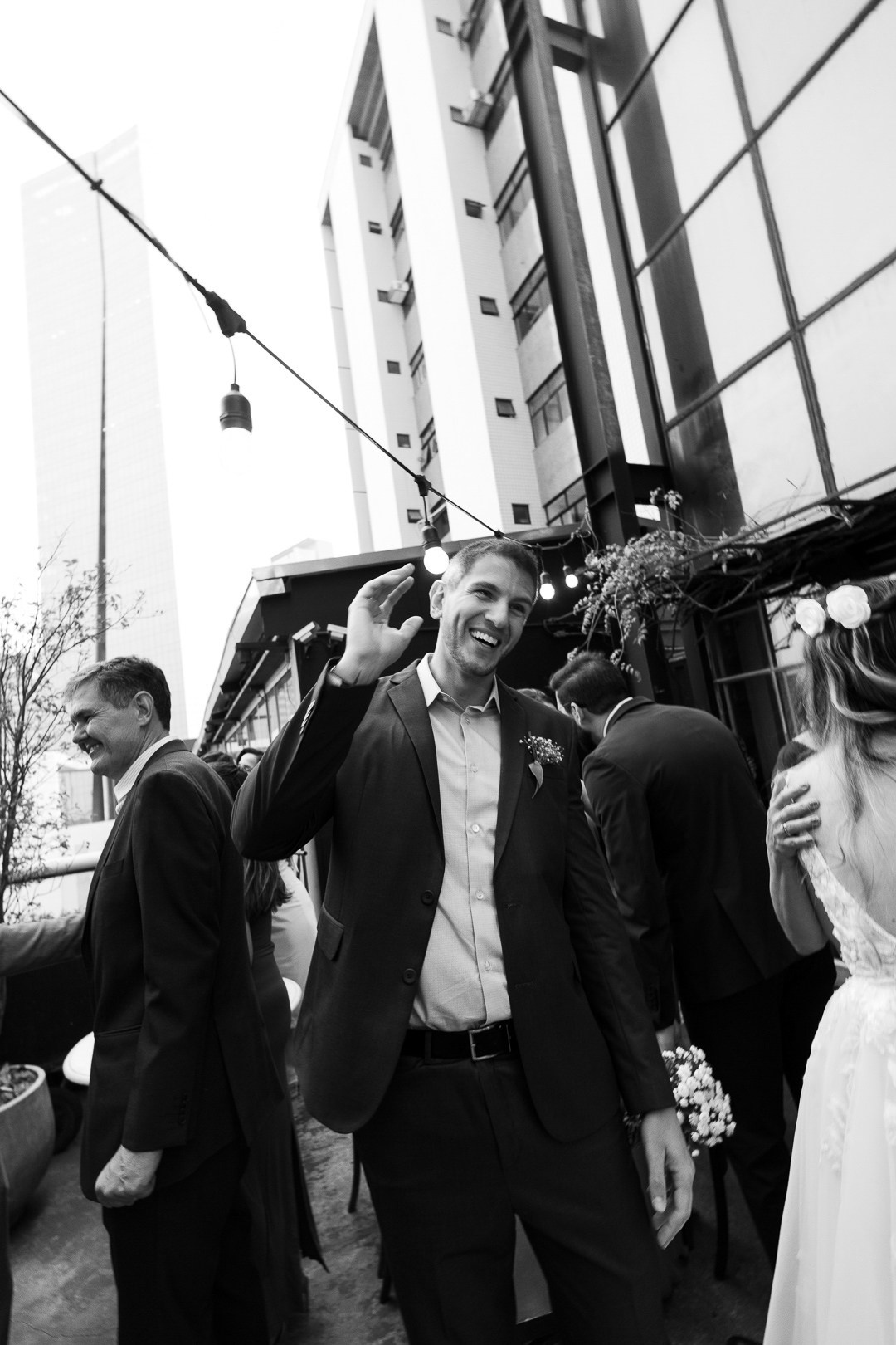Casamento intimista de Julia e Leo no Mocca Coffee & Meals, em Nova Lima MG, com muita emoção e momentos espontâneos. A Edu e Josi Fotografia contou essa história de forma autêntica.