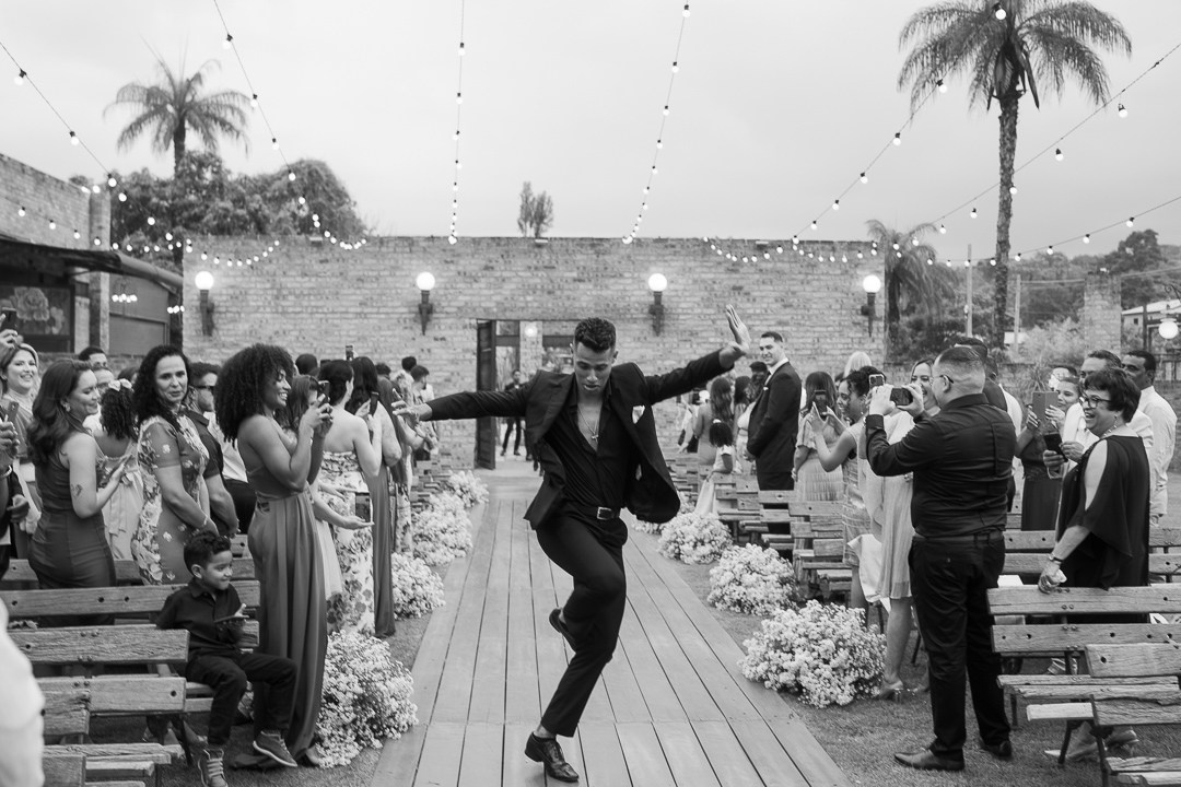 Fotografia de casamento documental de Inga e Jack no Olaria Eventos realizada pela Edu e Josi Fotografia com imagens leves e sofisticadas.