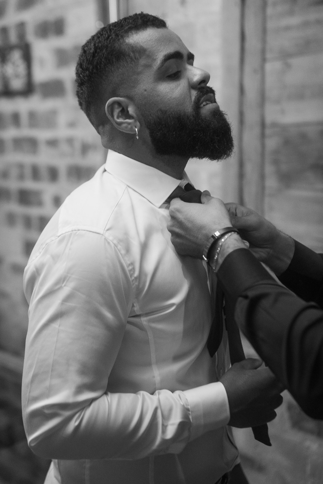 Fotografia espontânea de casamento no Olaria Eventos com Inga e Jack registrada pela Edu e Josi Fotografia em Minas Gerais.