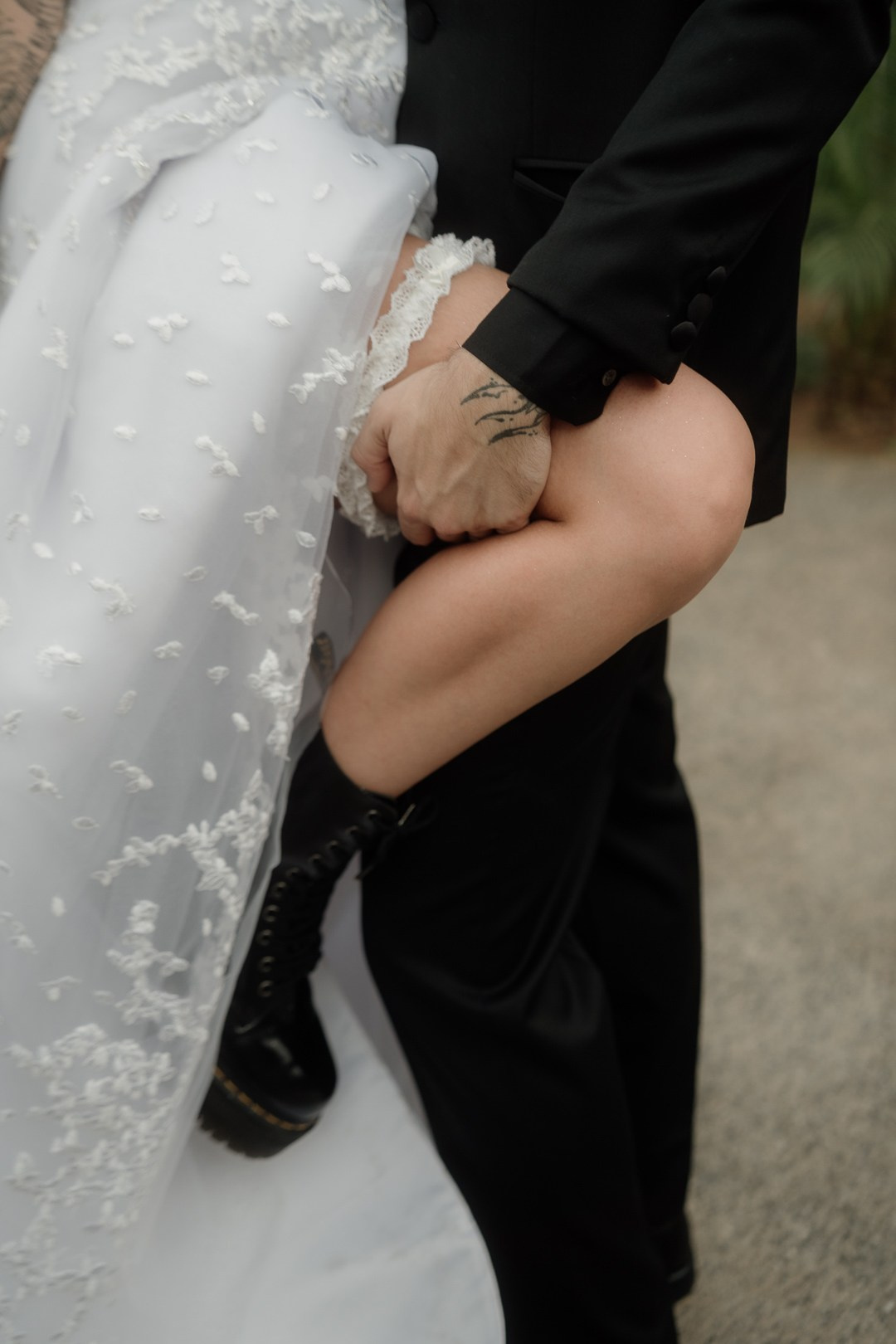 Casamento no Liac Pampulha em Belo Horizonte com Cecília e João. Um registro documental elegante, espontâneo e cheio de sentimento feito por Edu e Josi Fotografia.
