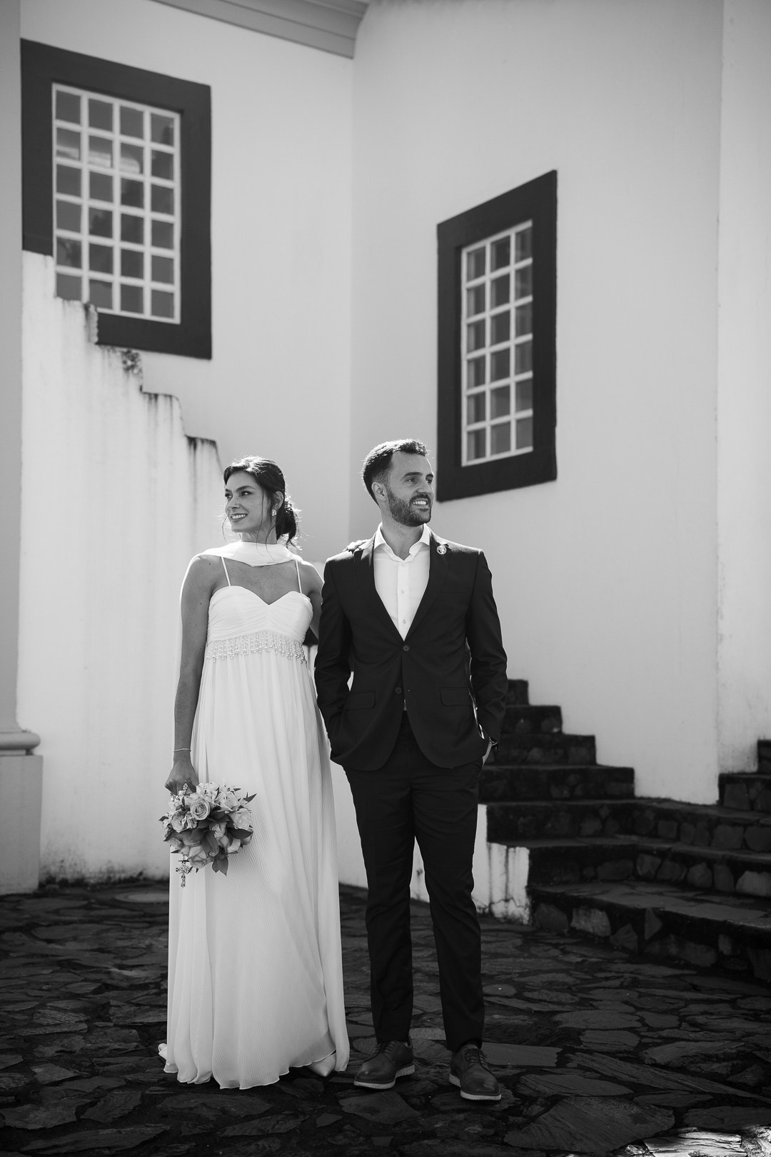 Fotografia de casamento documental de Julianne e Helder na Capela da Serra da Piedade em Minas Gerais com cobertura da Edu e Josi Fotografia. Registros leves e autênticos.