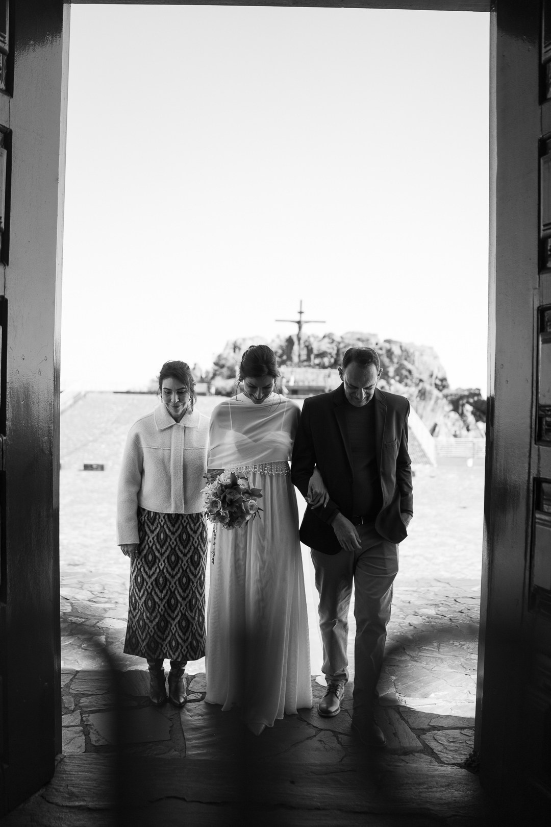 Julianne e Helder viveram uma cerimônia inesquecível no Santuário de Nossa Senhora da Piedade registrada pela Edu e Josi Fotografia.