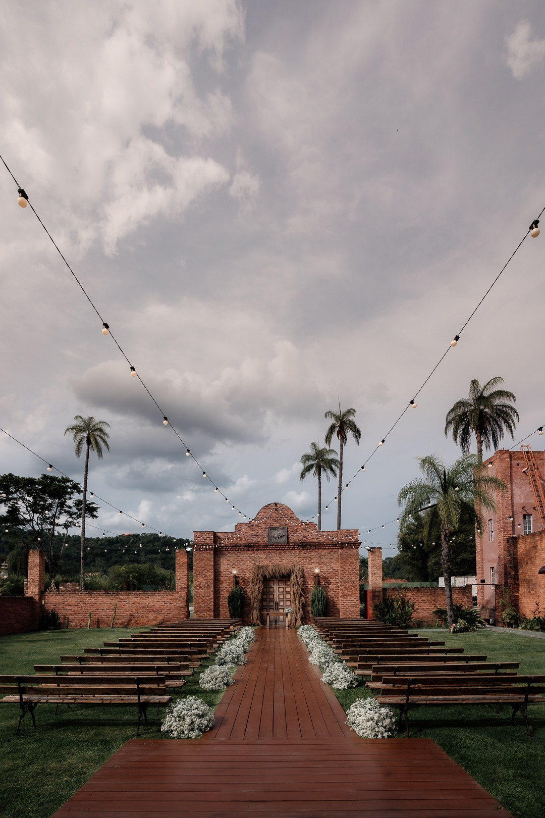 Fotografia natural de casamento de Inga e Jack no Olaria Eventos em Betim realizada pela Edu e Josi Fotografia.