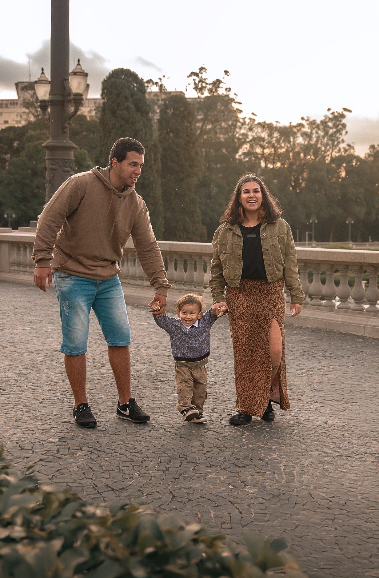 Fotografia externa no Parque da Independência em Familia, em São Paulo, para criar retratos leves e espontâneos. Um ensaio pensado para valorizar e mostrar o seu amor e da sua familia.