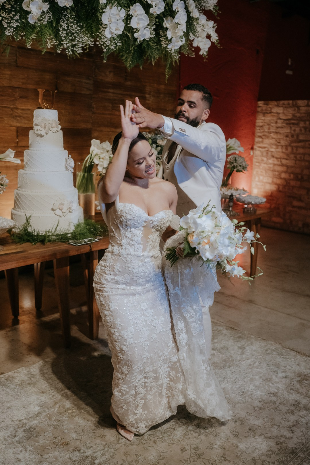 Inga e Jack viveram uma recepção inesquecível no Olaria Eventos em Betim MG com pista de dança animada, muita alegria e registros documentais feitos pela Edu e Josi Fotografia até o fim da noite.