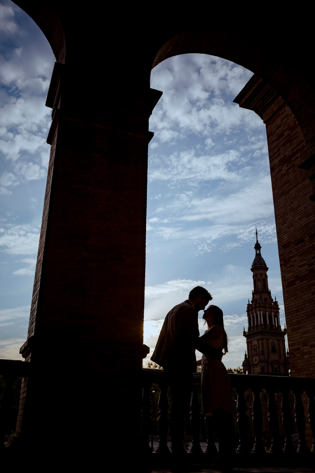 Sesión pre boda por las calles de Sevilla. Fotógrafo de bodas