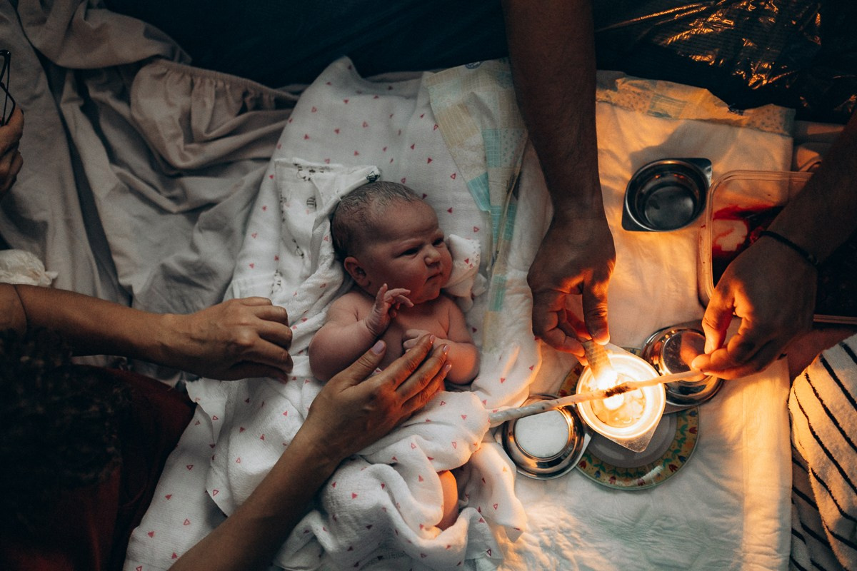 Iris Home BIRTH. Fotografa documental de familia e nascimento em Florianópolis SC Daria Ermolaev