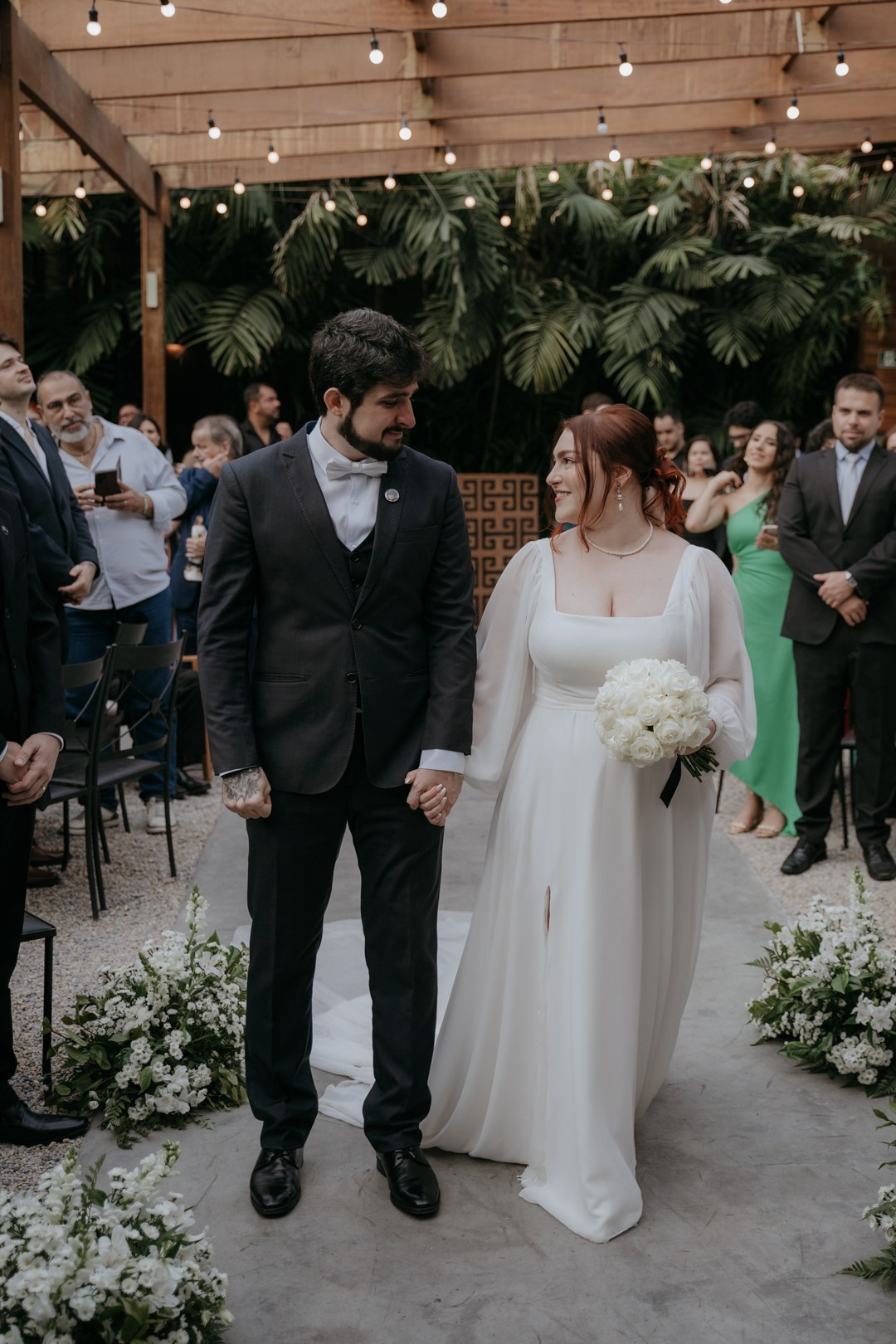 Casamento documental de Ayla e Adriano no Lá Tertúlia em Belo Horizonte MG com cerimônia intimista e atmosfera acolhedora. A Edu e Josi Fotografia eternizou emoções sinceras e momentos espontâneos.