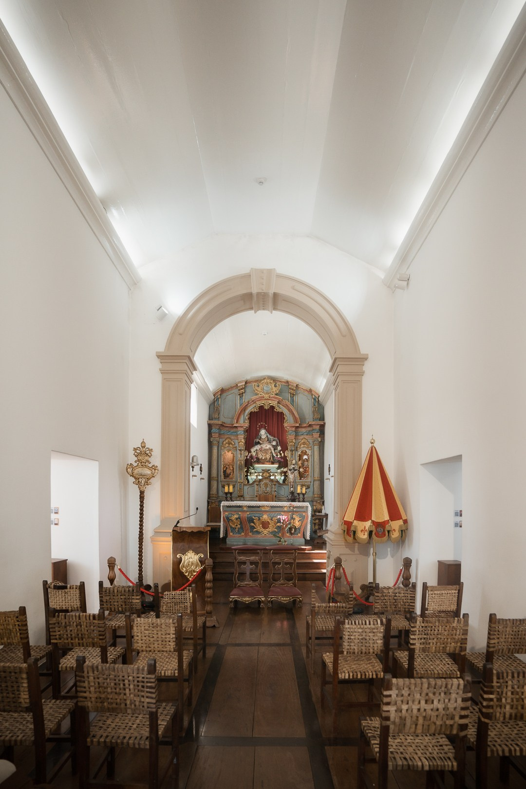 Julianne e Helder viveram um casamento religioso inesquecível na Serra da Piedade MG com registros espontâneos feitos pela Edu e Josi Fotografia.