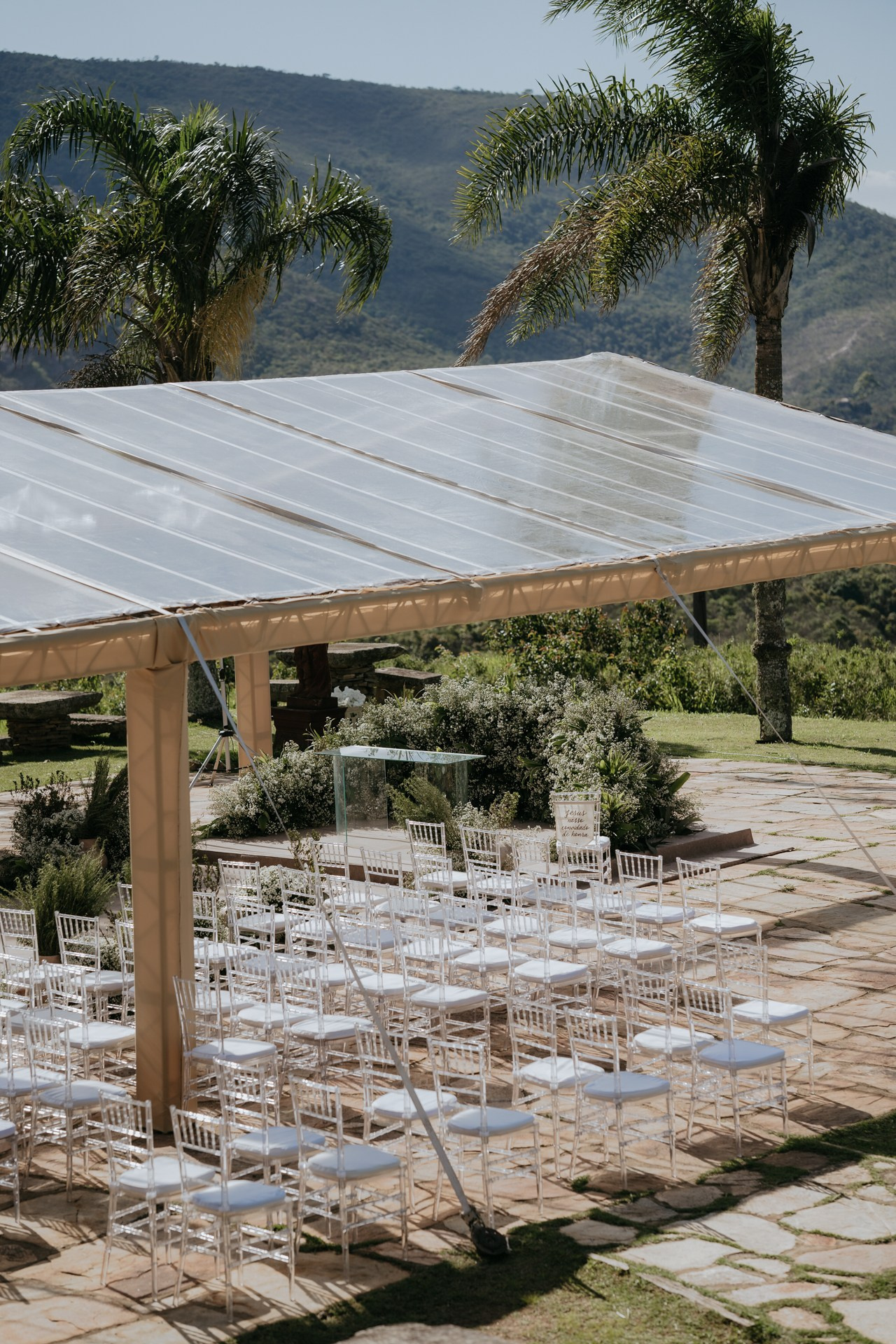Andressa e Henrique viveram um casamento emocionante em Ouro Preto no Vila Relicário registrado pela Edu e Josi Fotografia.
