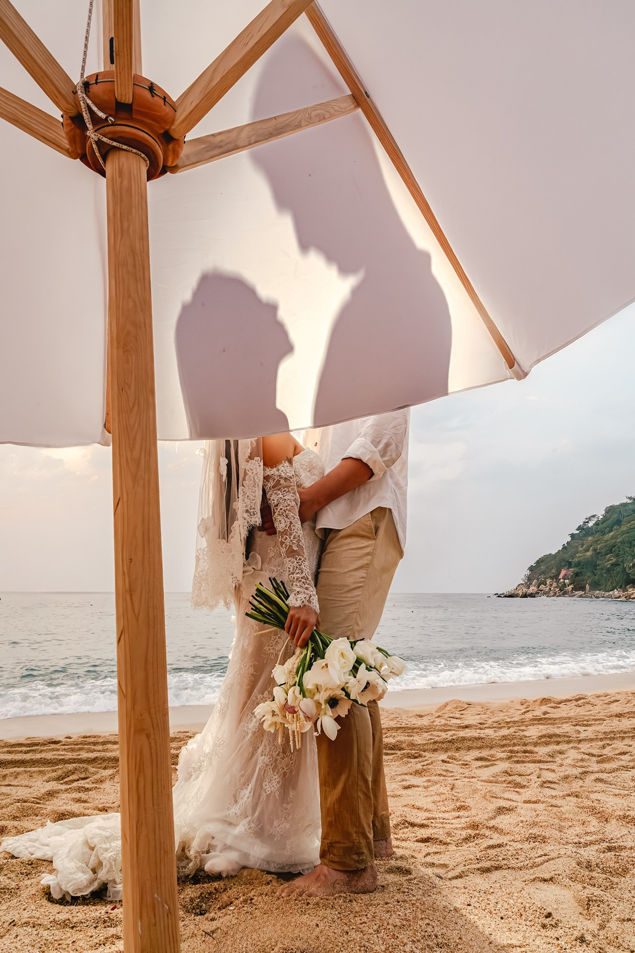 Mar + Issac. Elopement & Lifestyle Wedding Documentary Photographer
