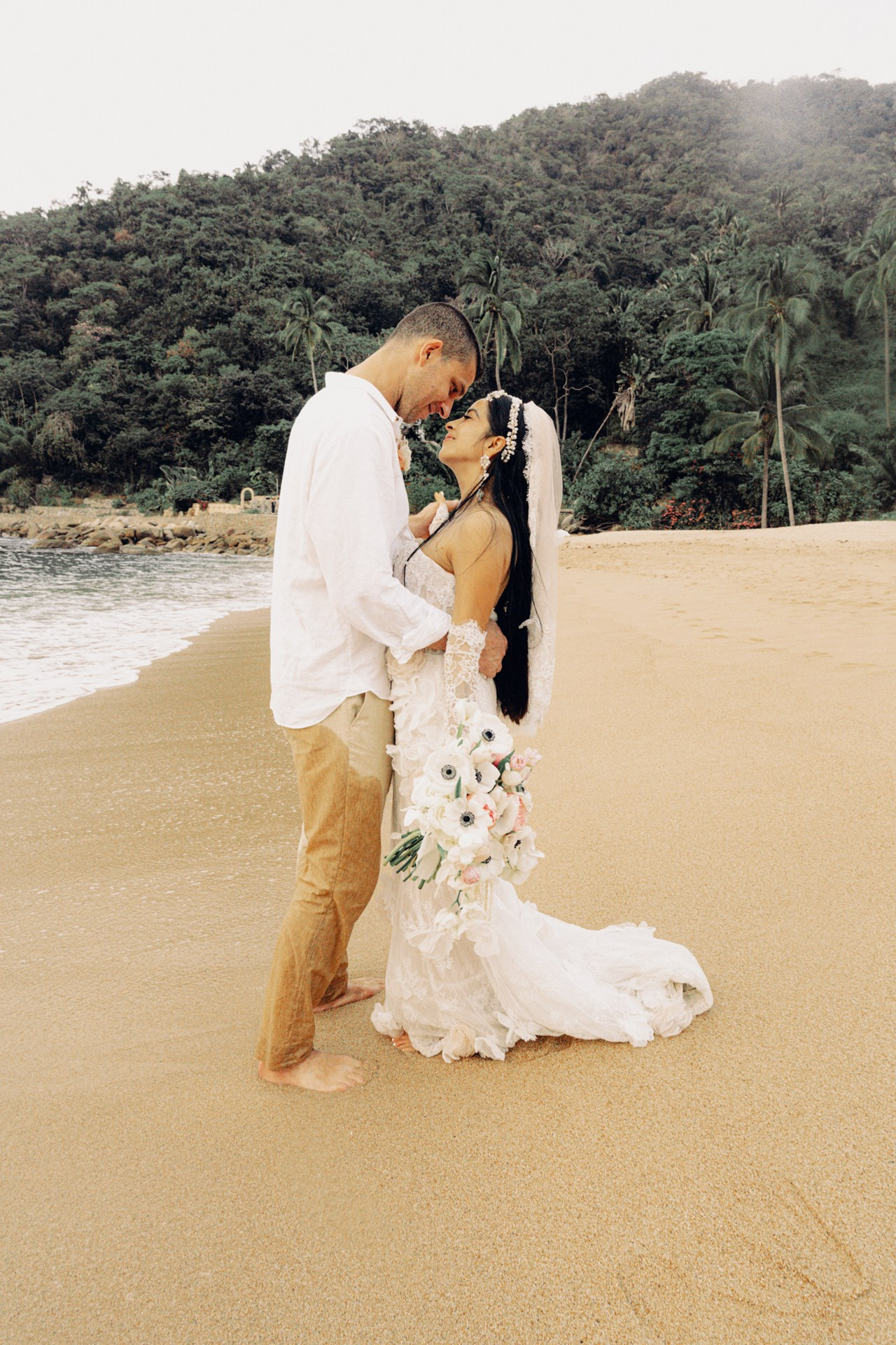 Mar + Issac. Elopement & Lifestyle Wedding Documentary Photographer