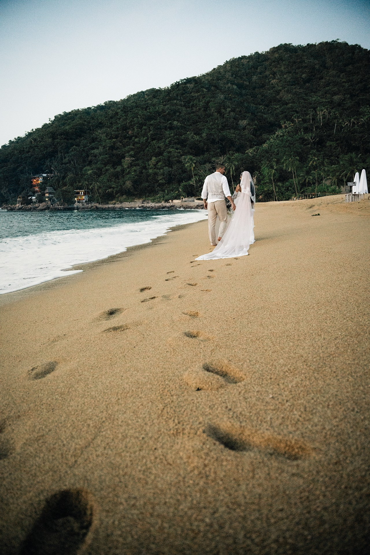 Mar + Issac. Elopement & Lifestyle Wedding Documentary Photographer