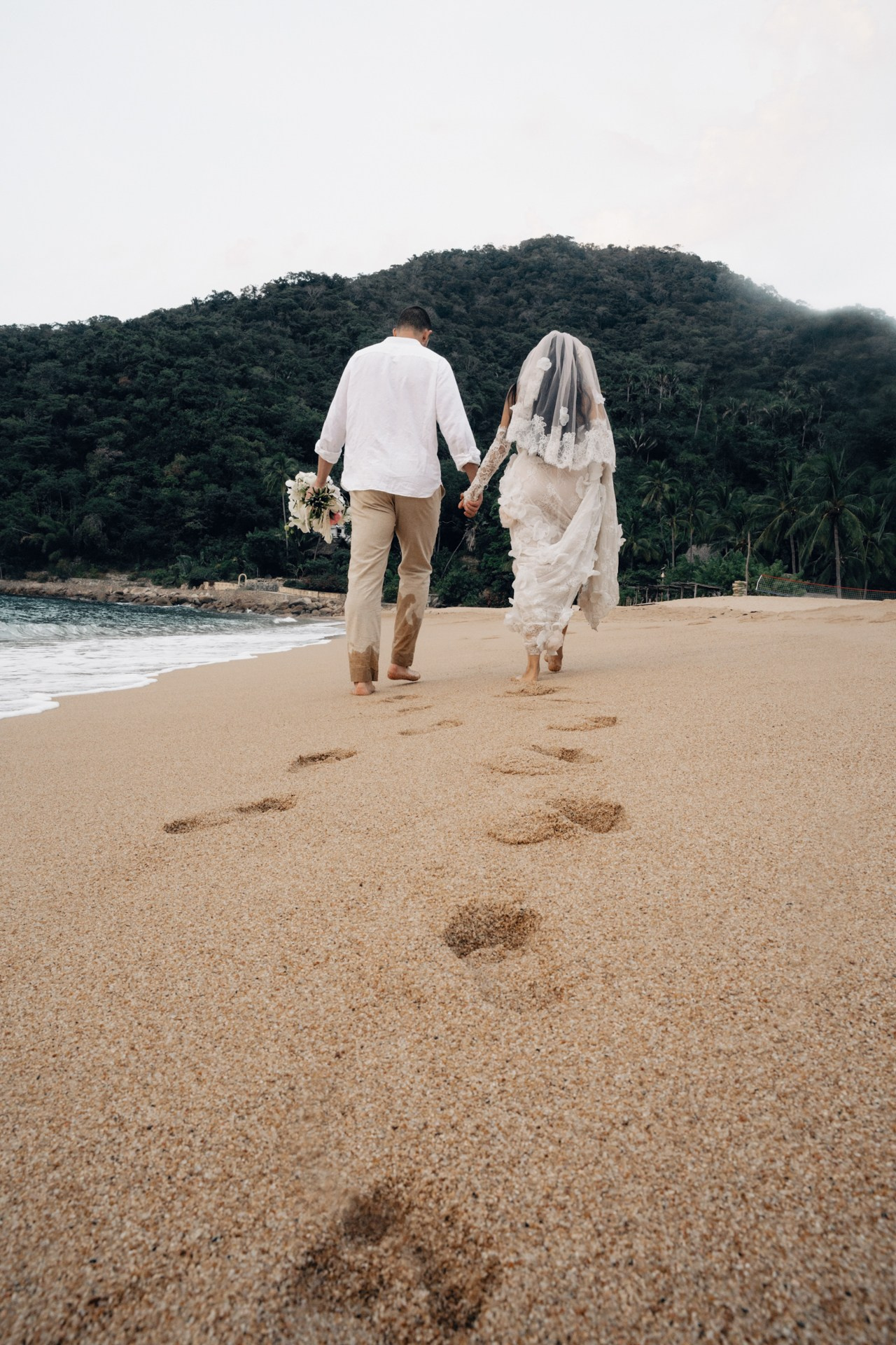Mar + Issac. Elopement & Lifestyle Wedding Documentary Photographer