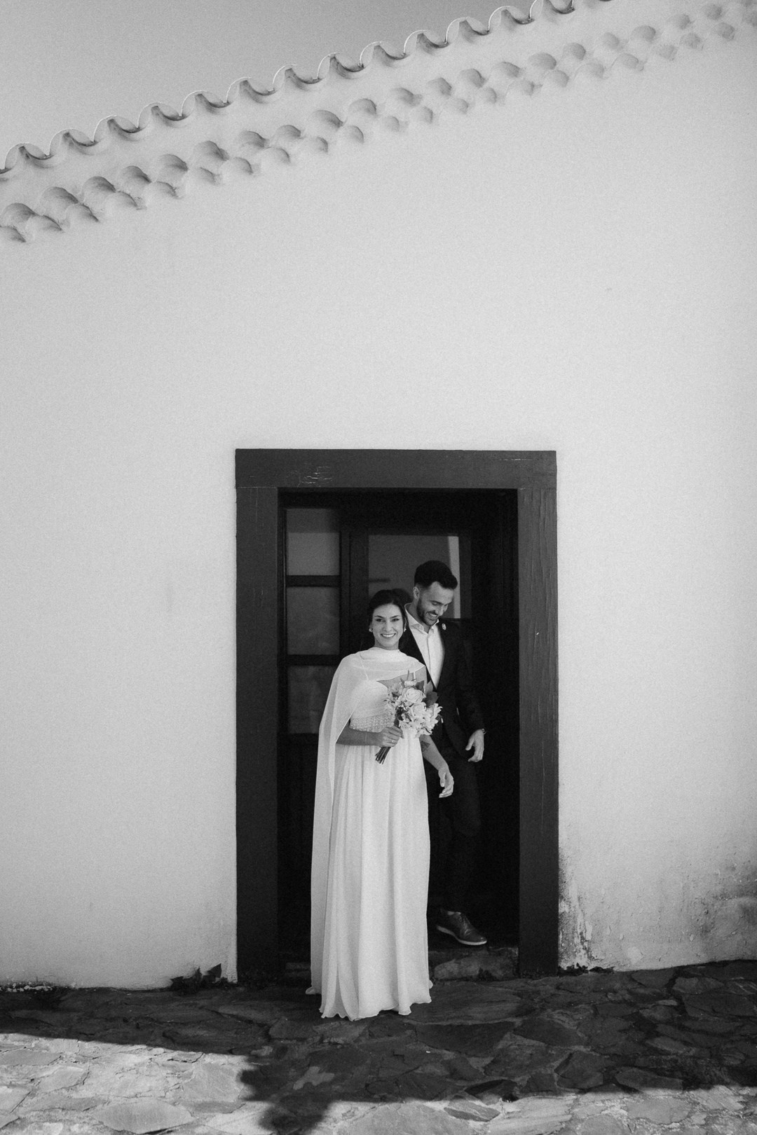 Casamento intimista de Julianne e Helder na Serra da Piedade MG com fotografia documental da Edu e Josi Fotografia. Emoções reais, paisagens incríveis e registros espontâneos da cerimônia religiosa.