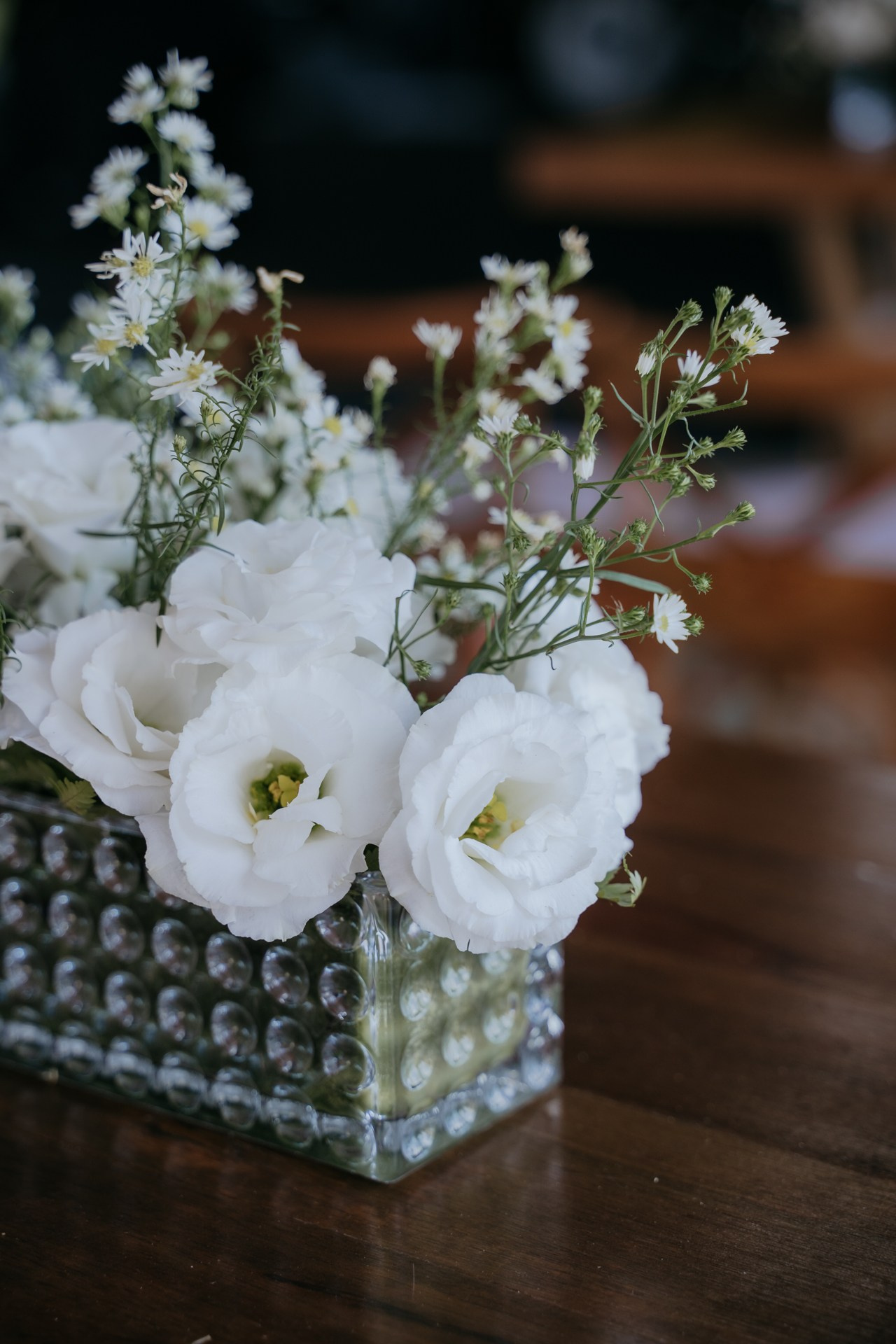 Fotografia espontânea de casamento no Vila Relicário com Andressa e Henrique registrada pela Edu e Josi Fotografia em Minas Gerais.