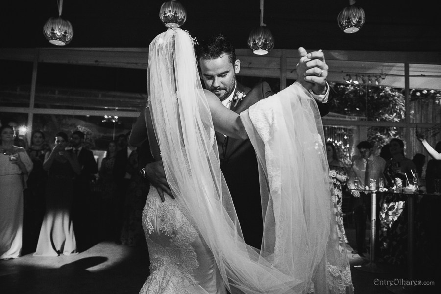 Casamento de Márcia e Marcos na Casa de Chá em Aldeia Pernambuco. Casamento ao ar livre. EntreOlhares Fotografia e Filmagem de Casamentos em Recife/PE e João Pessoa/PB — Momentos únicos eternizados com sensibilidade
