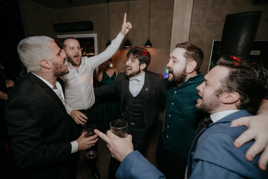 O casamento de Ayla e Adriano no Lá Tertúlia, em Belo Horizonte MG, foi uma celebração intimista marcada por emoção verdadeira, sorrisos sinceros e fotos documentais. A Edu e Josi Fotografia registrou cada detalhe com sensibilidade e naturalidade.