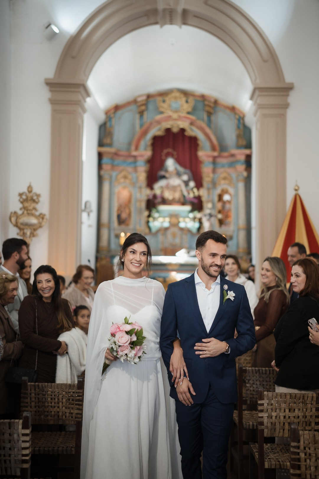 Casamento documental de Julianne e Helder no Santuário de Nossa Senhora da Piedade em Minas Gerais com cobertura elegante e natural da Edu e Josi Fotografia.