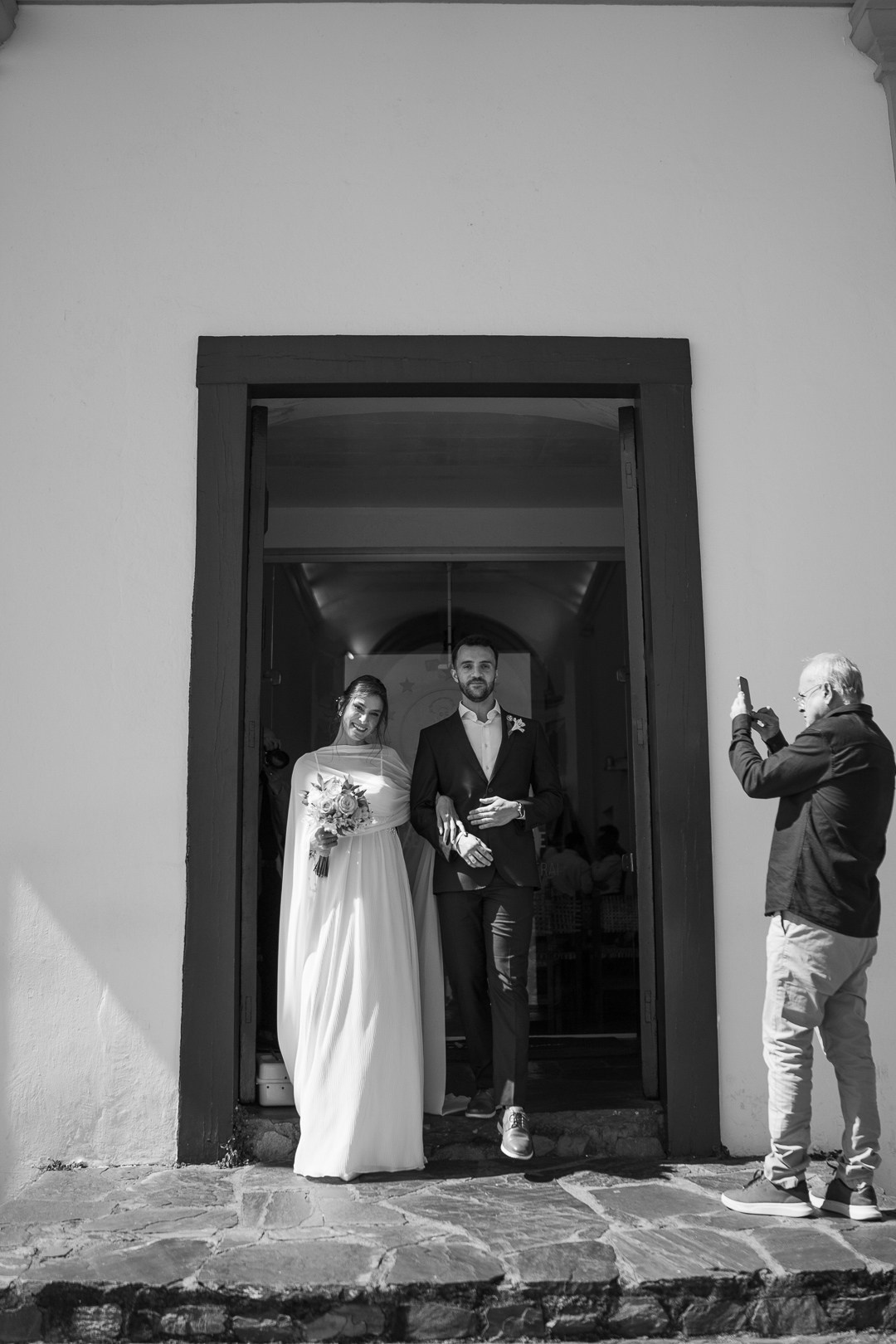 Casamento religioso de Julianne e Helder na Capela do Santuário de Nossa Senhora da Piedade registrado pela Edu e Josi Fotografia. Fotografias leves, elegantes e autênticas da cerimônia em Minas Gerais.