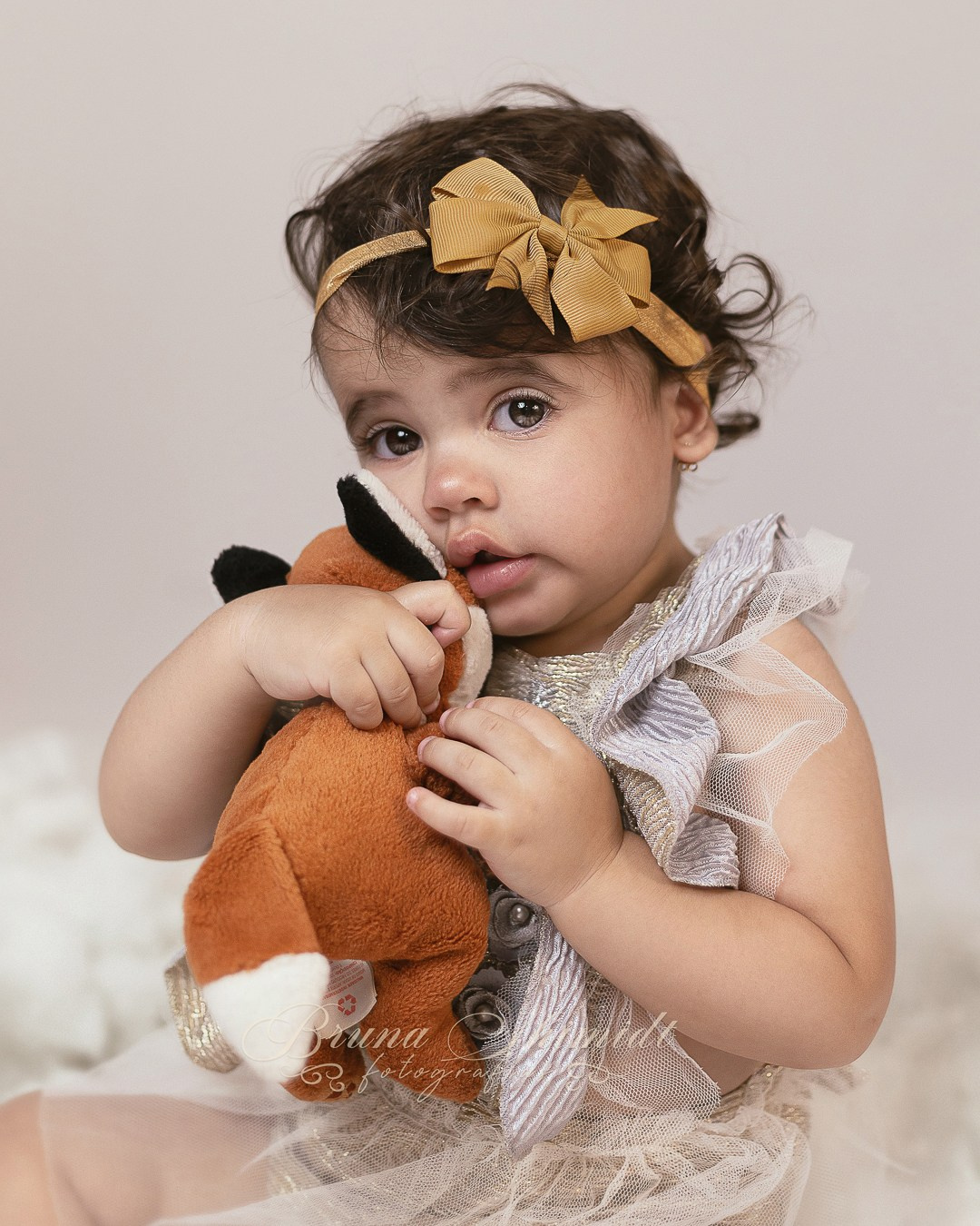 Fotógrafa infantil em São Paulo especializada em ensaios em estúdio. Um momento divertido para a criança e fotografias cheias de expressão para a família guardar para sempre.