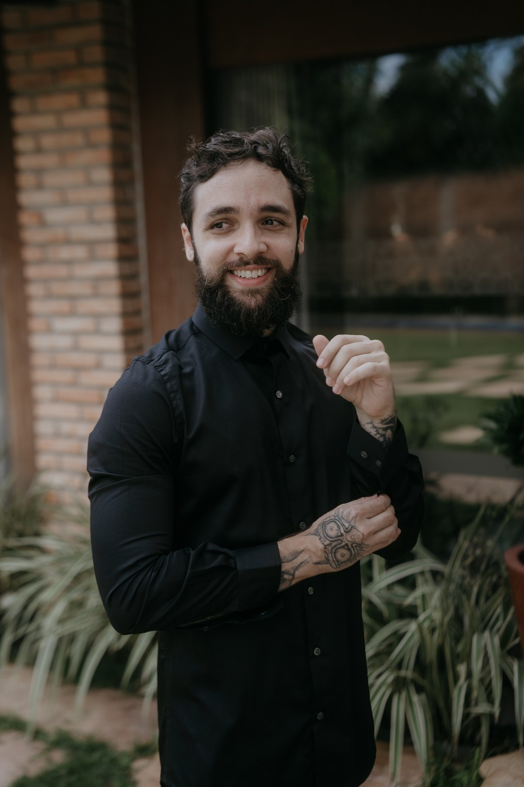 Cecília e João celebraram um casamento documental no Liac Pampulha, em BH, com fotografias naturais e elegantes que valorizam emoções reais.
