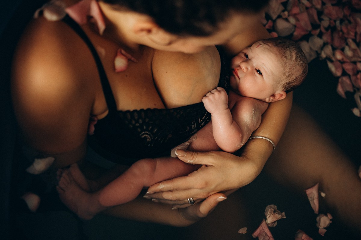 Iris Home BIRTH. Fotografa documental de familia e nascimento em Florianópolis SC Daria Ermolaev