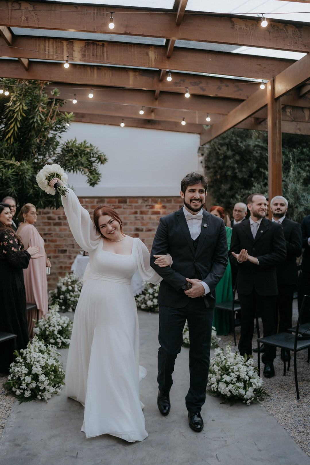 Casamento de Ayla e Adriano no Lá Tertúlia em Belo Horizonte MG com cerimônia emocionante, sorrisos sinceros e fotos documentais. A Edu e Josi Fotografia eternizou cada detalhe da celebração com autenticidade.