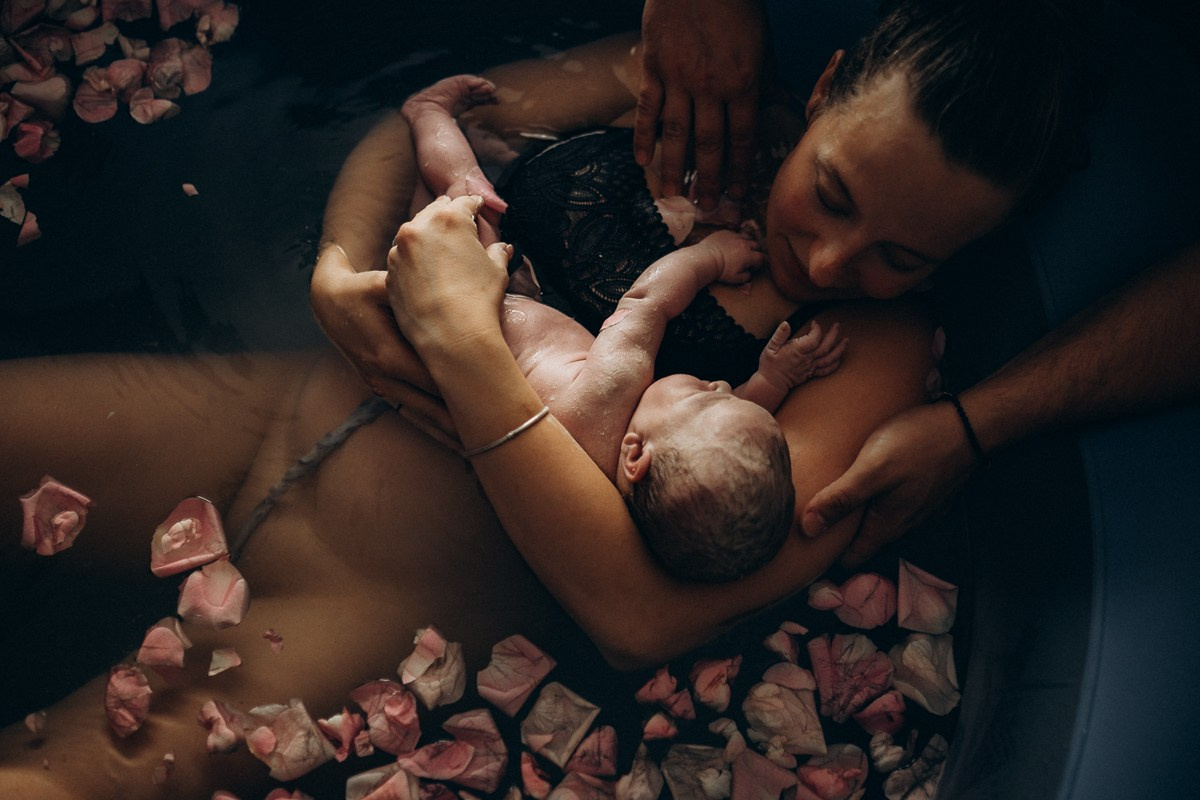 Iris Home BIRTH. Fotografa documental de familia e nascimento em Florianópolis SC Daria Ermolaev
