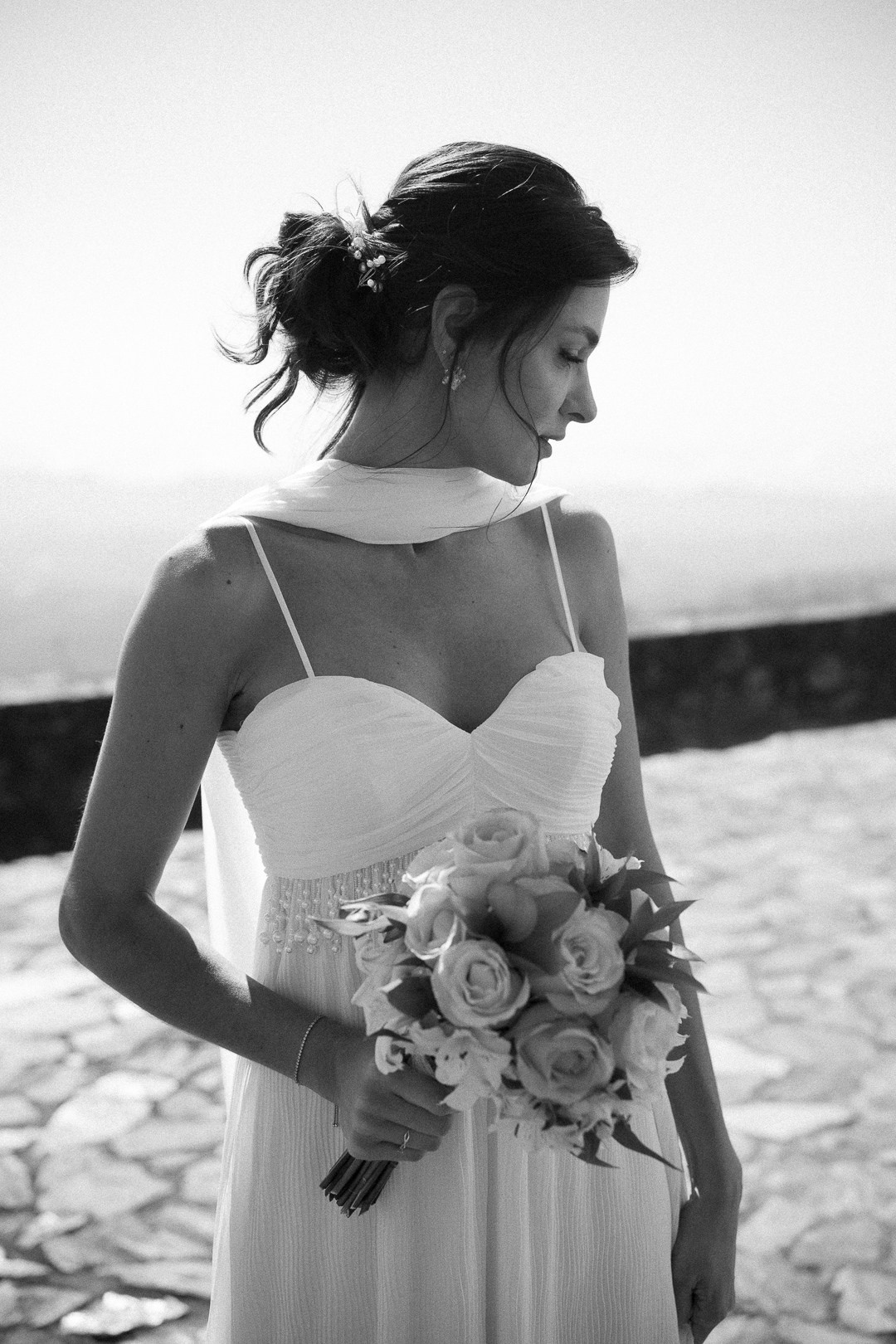 Fotografia documental de casamento na Serra da Piedade com Julianne e Helder pela Edu e Josi Fotografia. Uma cerimônia emocionante em Minas Gerais.