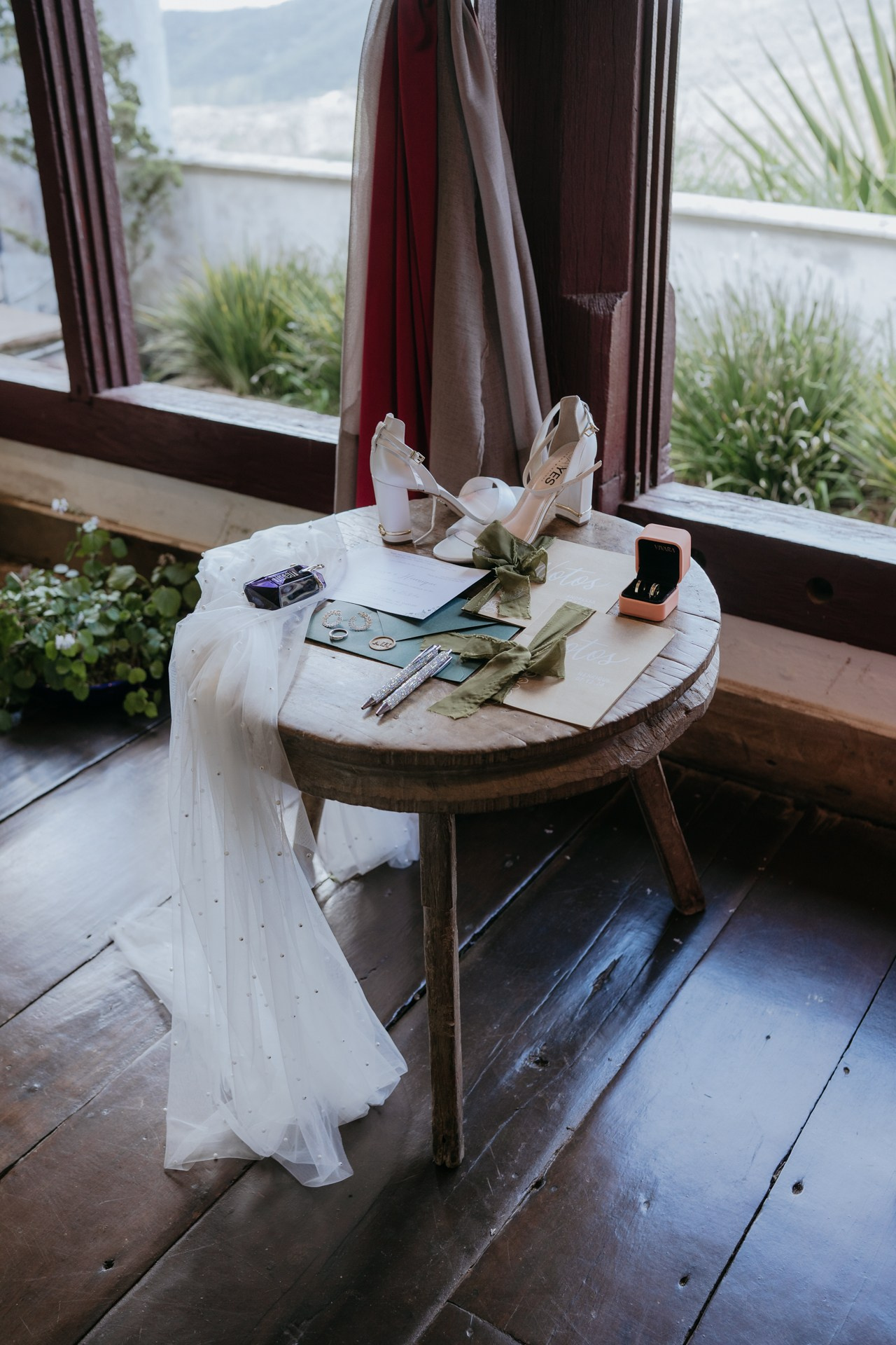 Fotografia natural de casamento de Andressa e Henrique no Vila Relicário em Ouro Preto realizada pela Edu e Josi Fotografia.