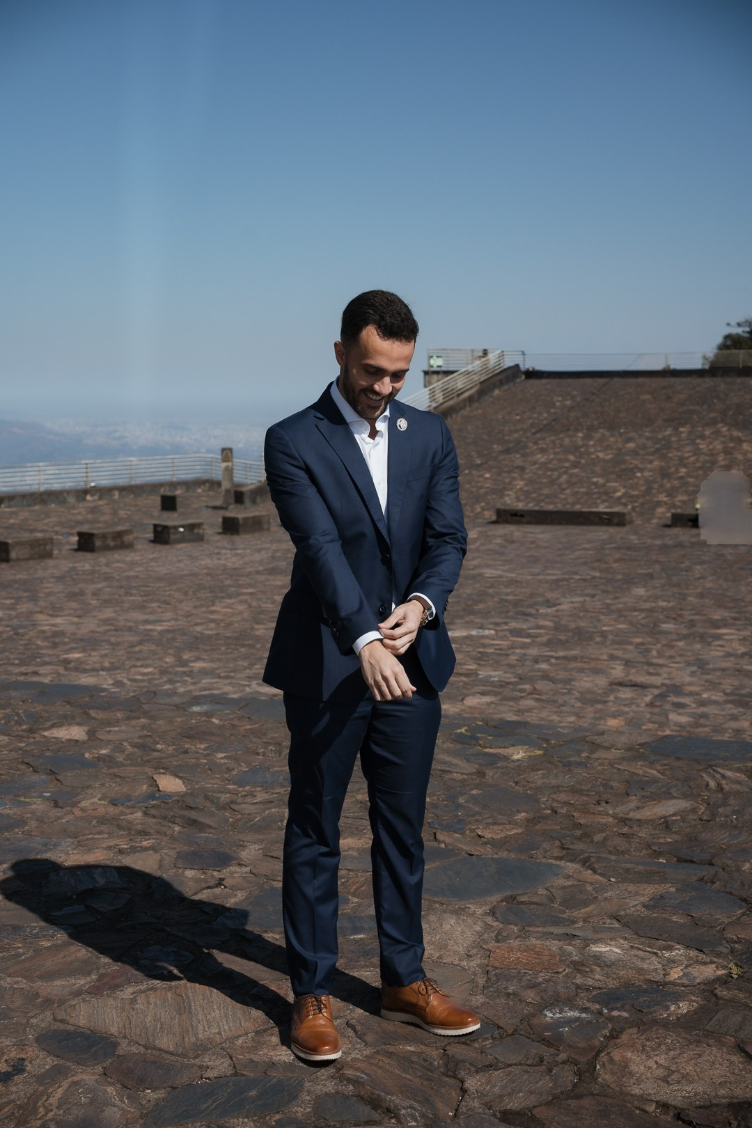 Fotografia documental de casamento de Julianne e Helder na Capela do Santuário de Nossa Senhora da Piedade na Serra da Piedade MG realizada pela Edu e Josi Fotografia. Imagens naturais e emocionantes do casal.