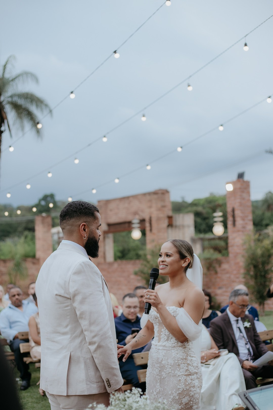 Casamento documental de Inga e Jack no Olaria Eventos em Betim MG registrado pela Edu e Josi Fotografia com imagens espontâneas, emoções reais e momentos inesquecíveis do grande dia.