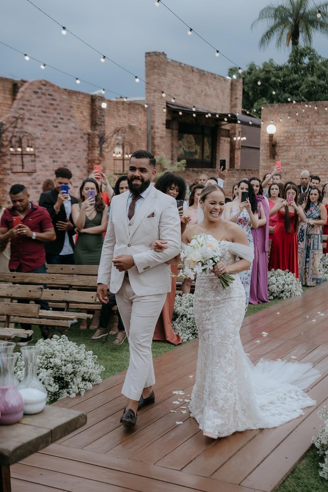 Fotografia natural de casamento de Inga e Jack no Olaria Eventos em Betim realizada pela Edu e Josi Fotografia.