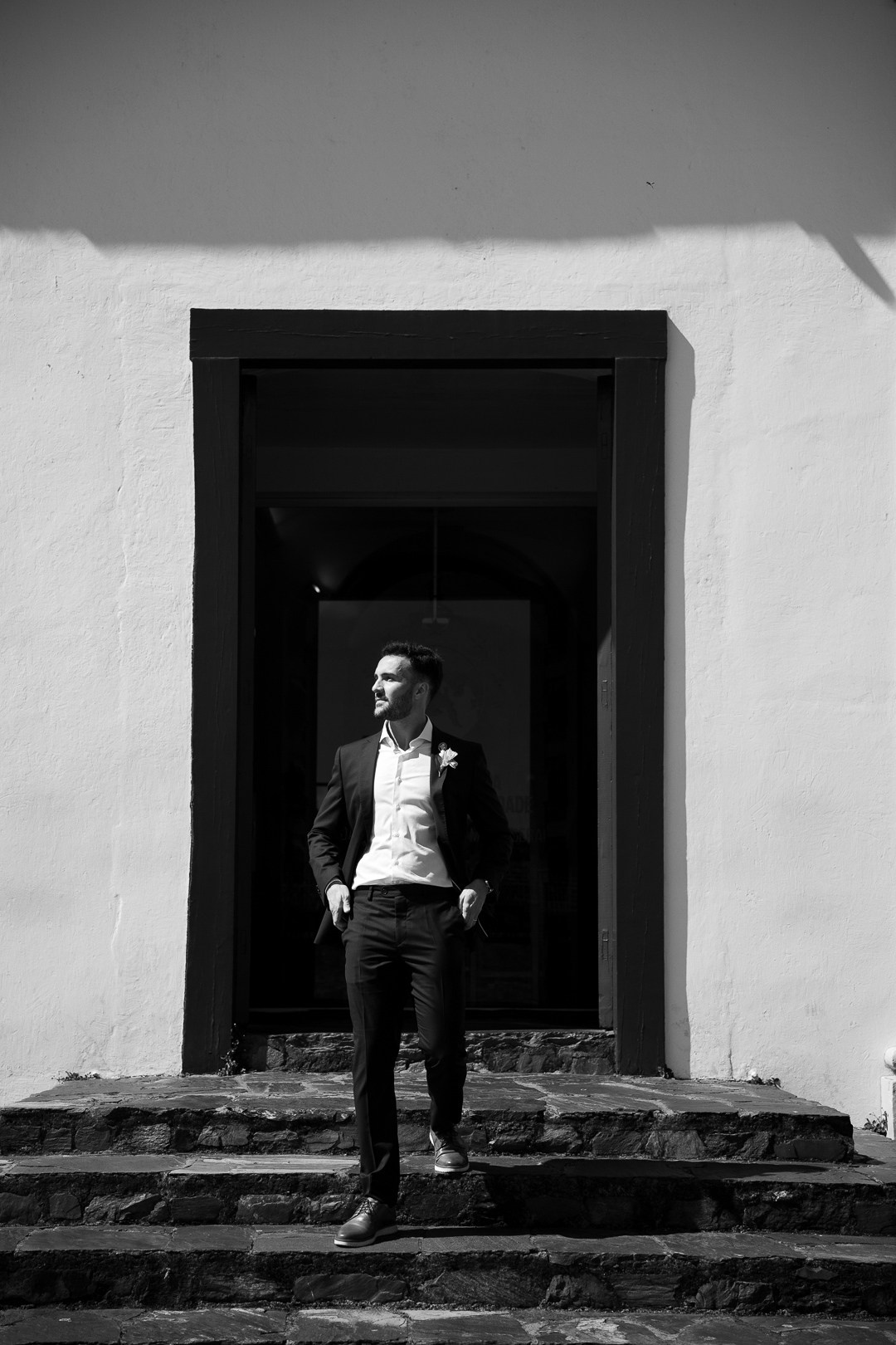 Casamento de Julianne e Helder na Serra da Piedade MG registrado pela Edu e Josi Fotografia com imagens naturais, leves e emocionantes da cerimônia religiosa.
