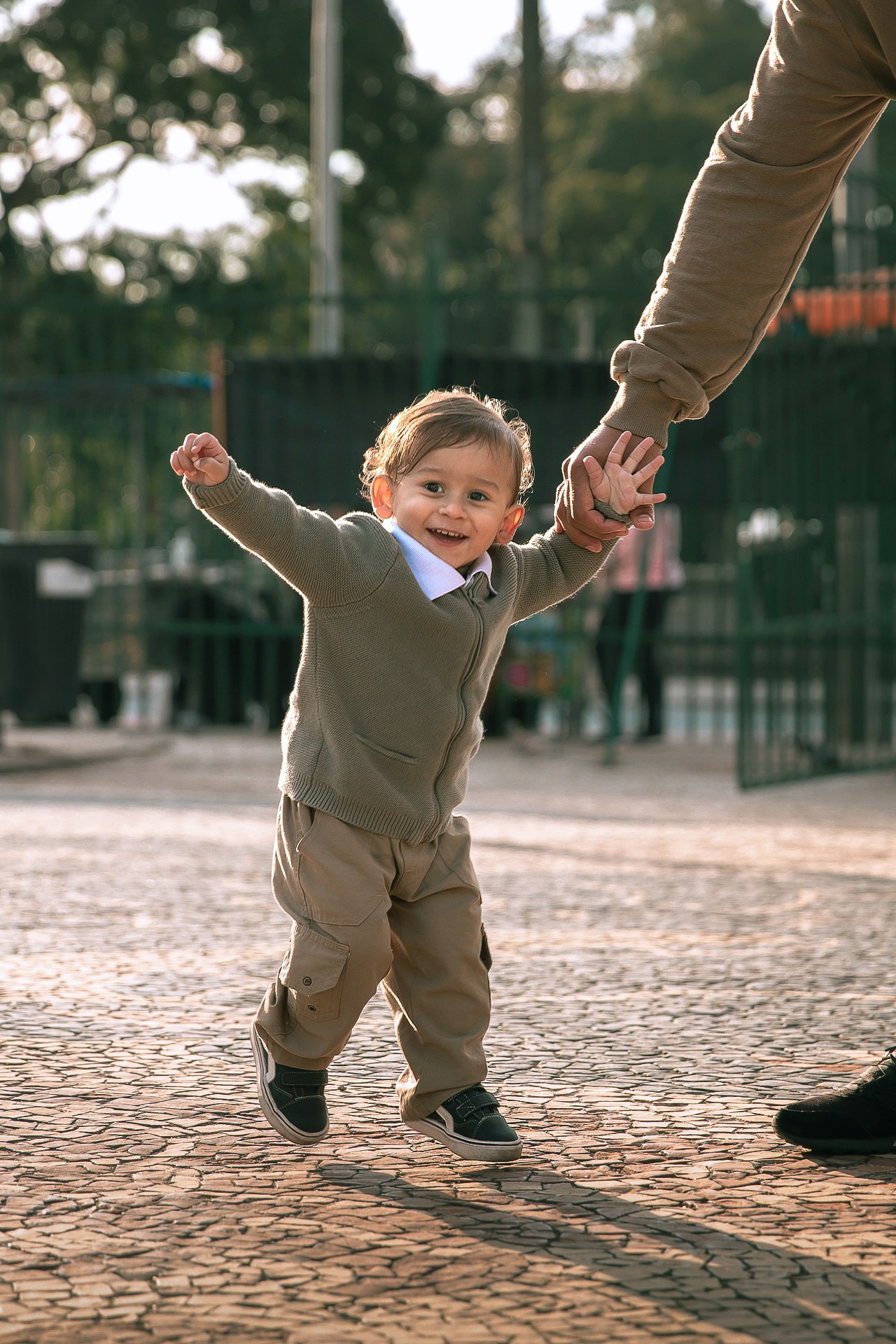 Fotografia externa no Parque da Independência em Familia, em São Paulo, para criar retratos leves e espontâneos. Um ensaio pensado para valorizar e mostrar o seu amor e da sua familia.